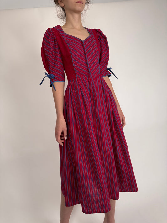 Rochie vintage burgundy din pânză de bumbac cu corsaj