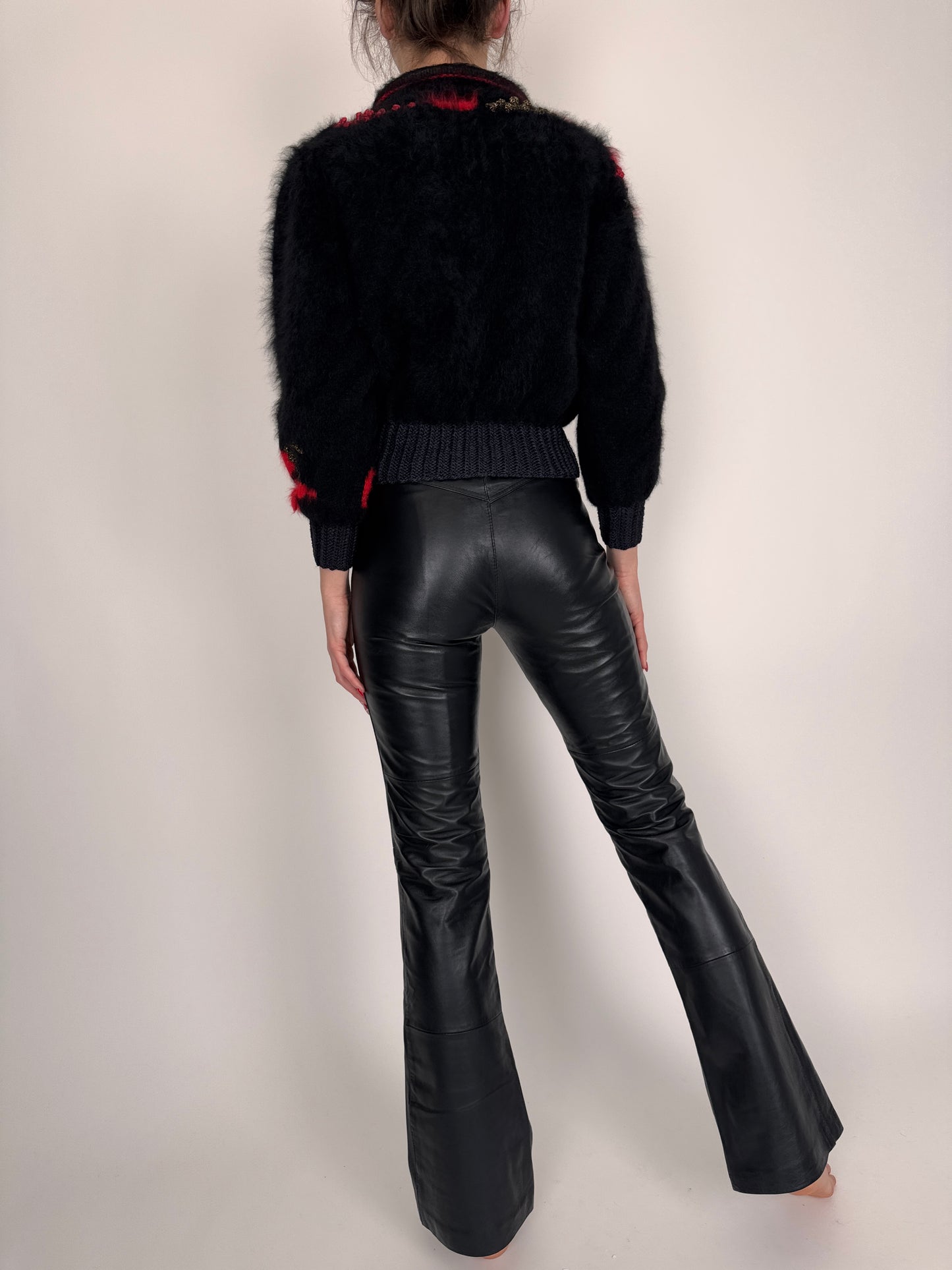 Pantaloni din piele naturală extrem de moale în croi ușor evazat