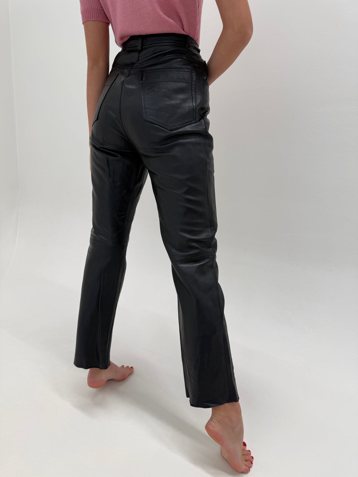 Pantaloni tall din piele naturală extra moale cu talie înaltă  în croi clasic