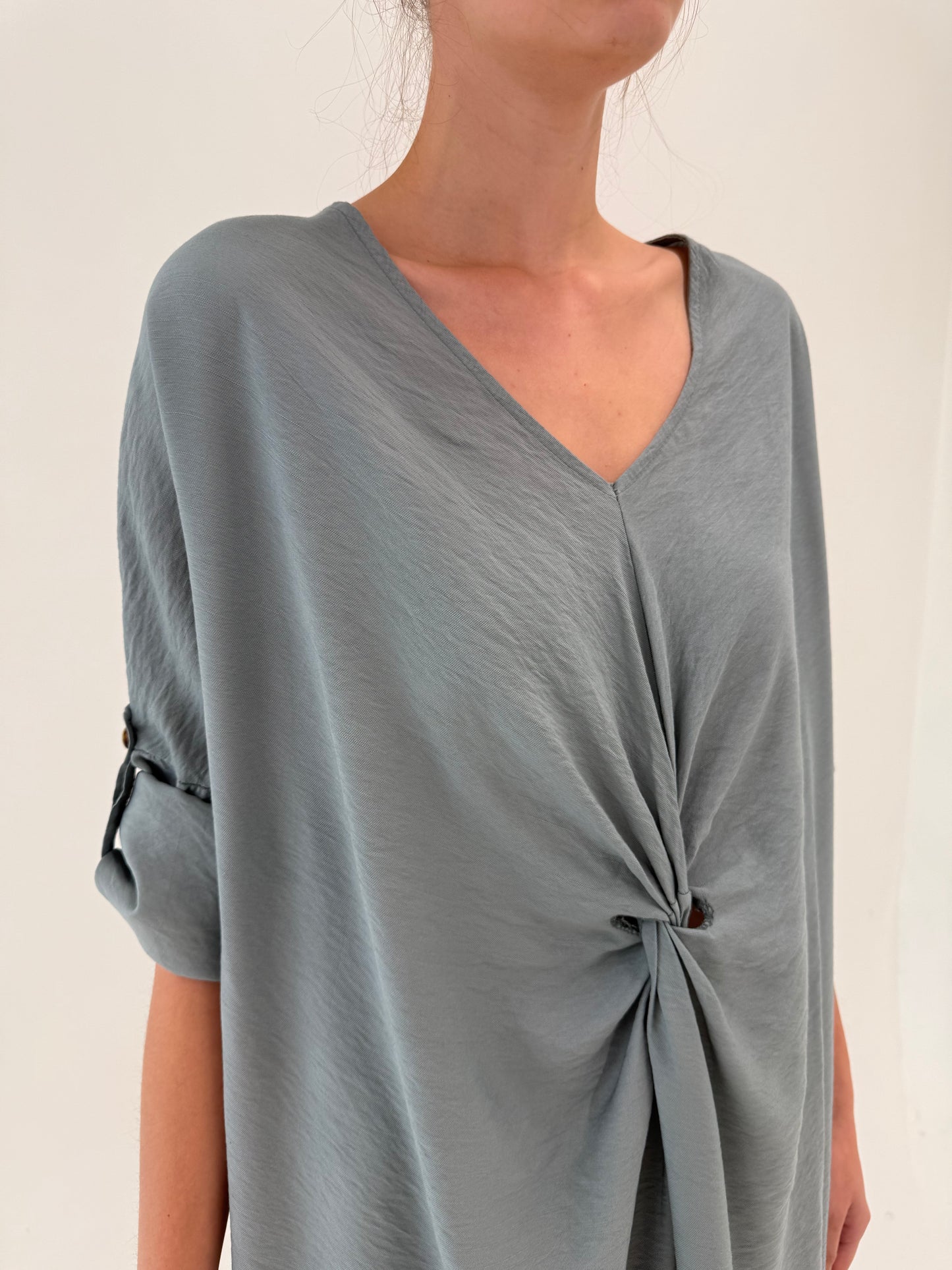 Rochie italiana în croi drapat oversized dusty mint green din panzica cu mânecă reglabilă