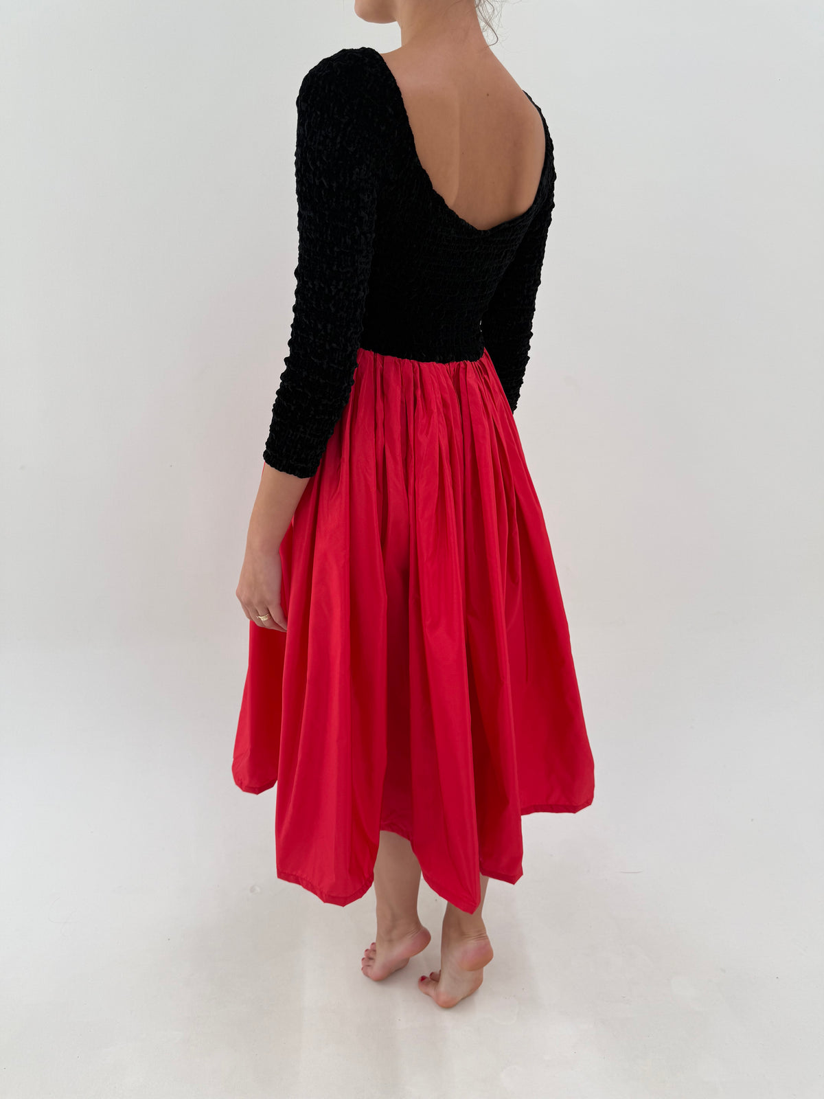 Rochie old vintage în croi de ani 50 cu bust din catifea si tafta de mătase naturală
