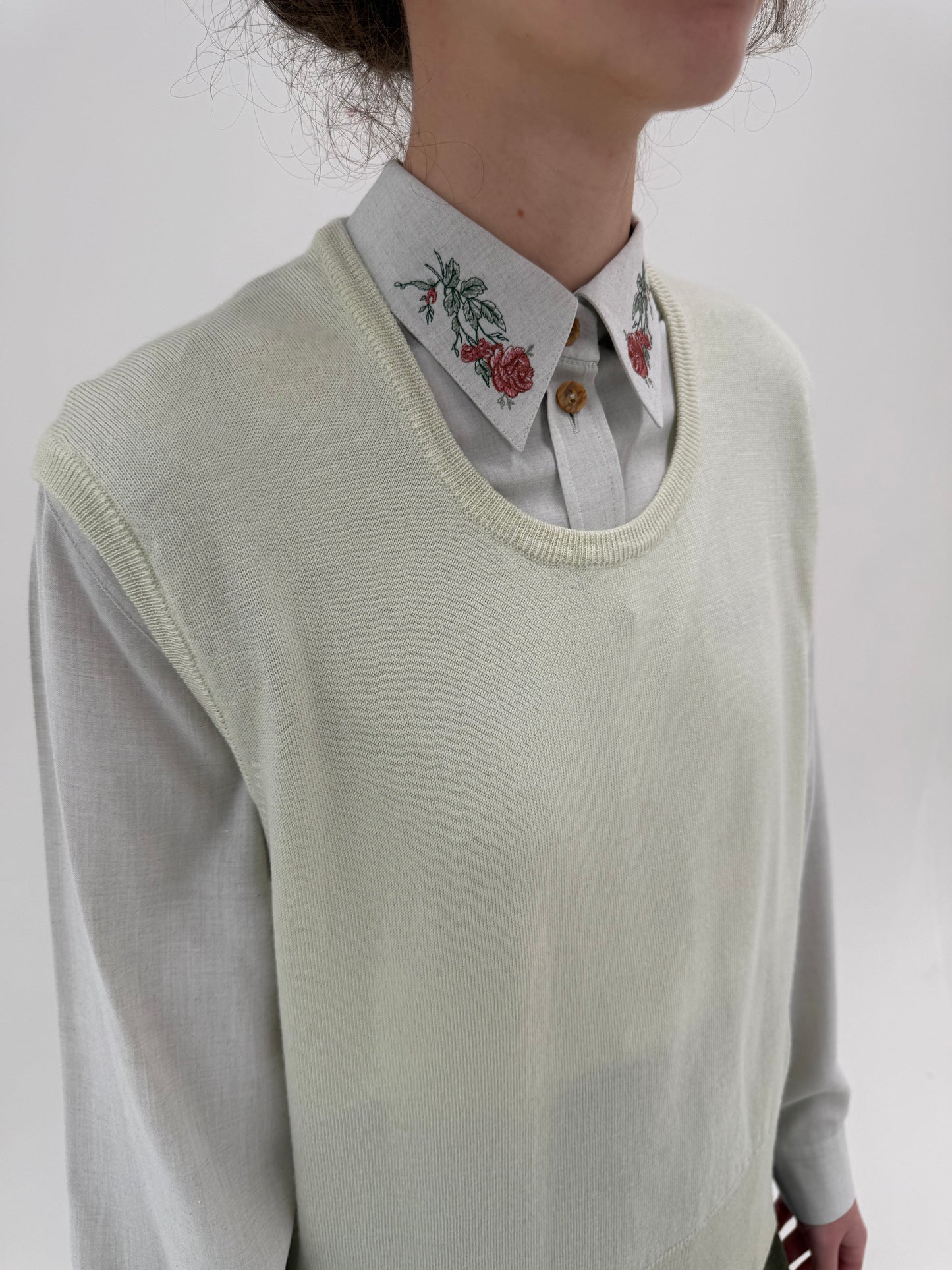 Top / vesta verde pudrat din lana merino extrafina pura certificată