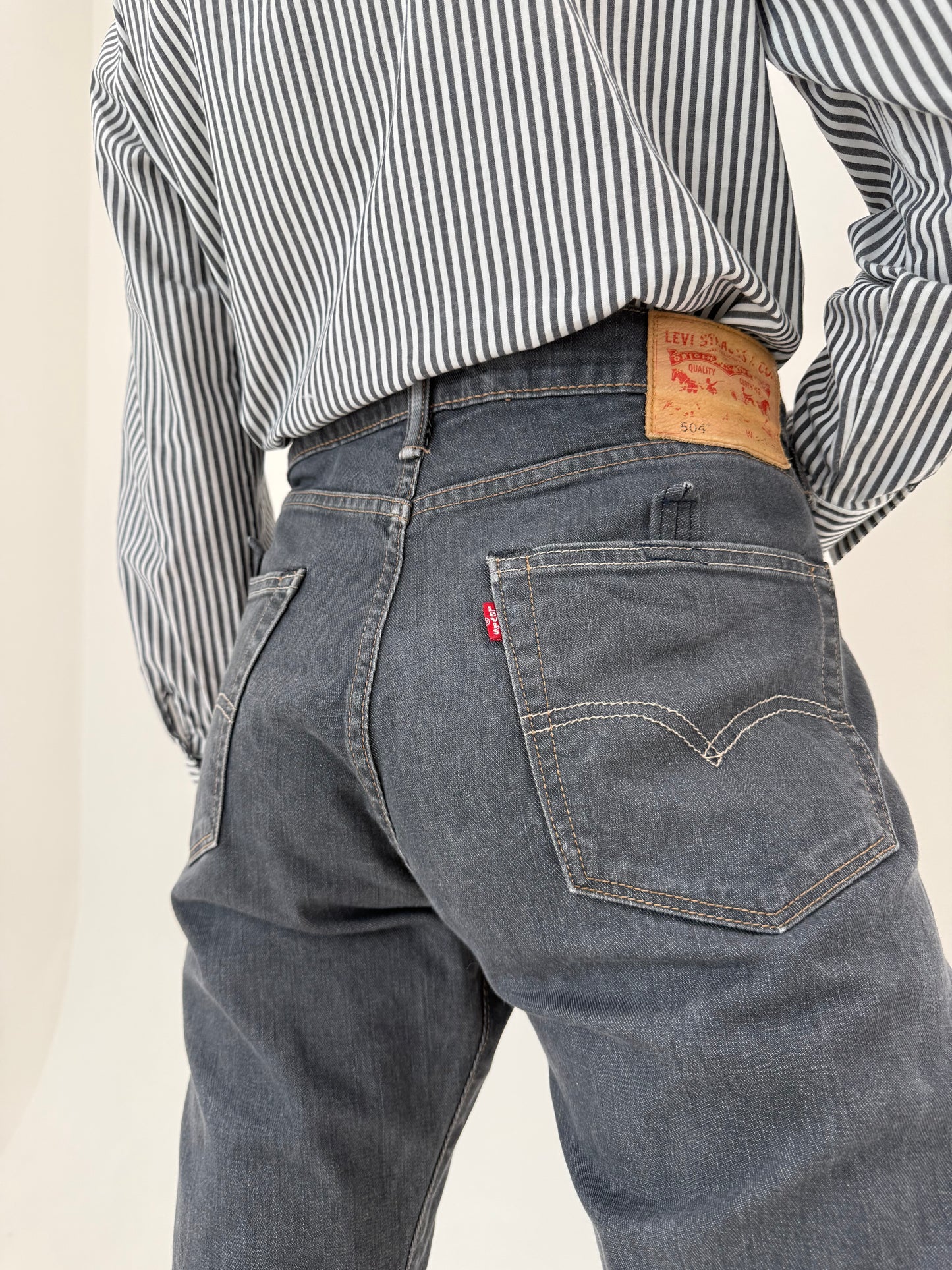 Jeans Levi’s bootcut 504 foarte ușor modelatori