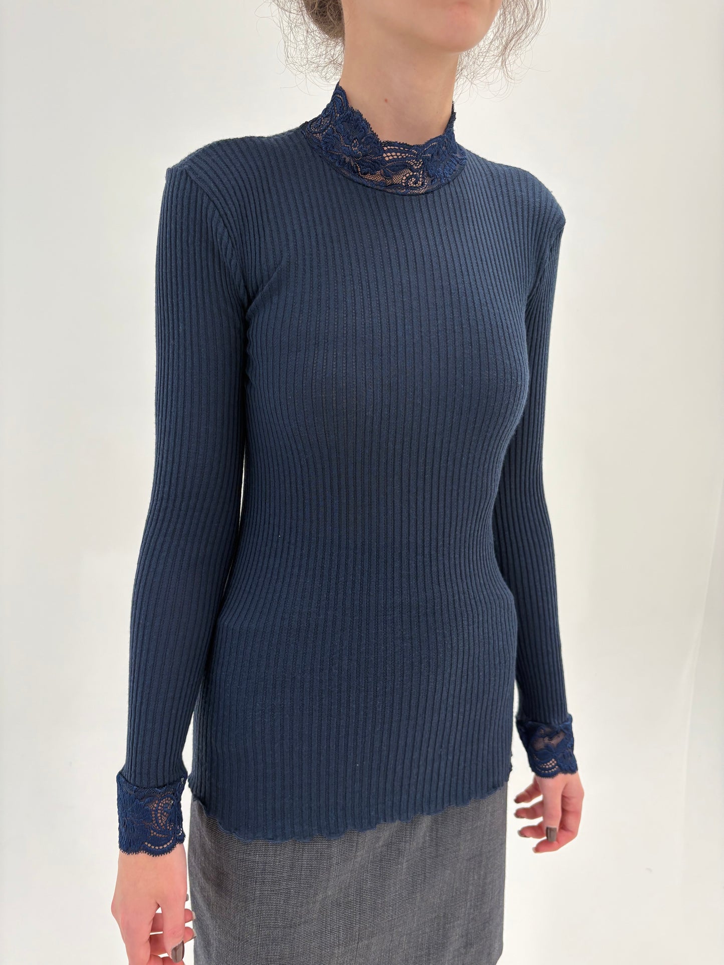 Maleta Navy ‘micro wool’ ribbed din jerse extrem de fin de la zi la seară