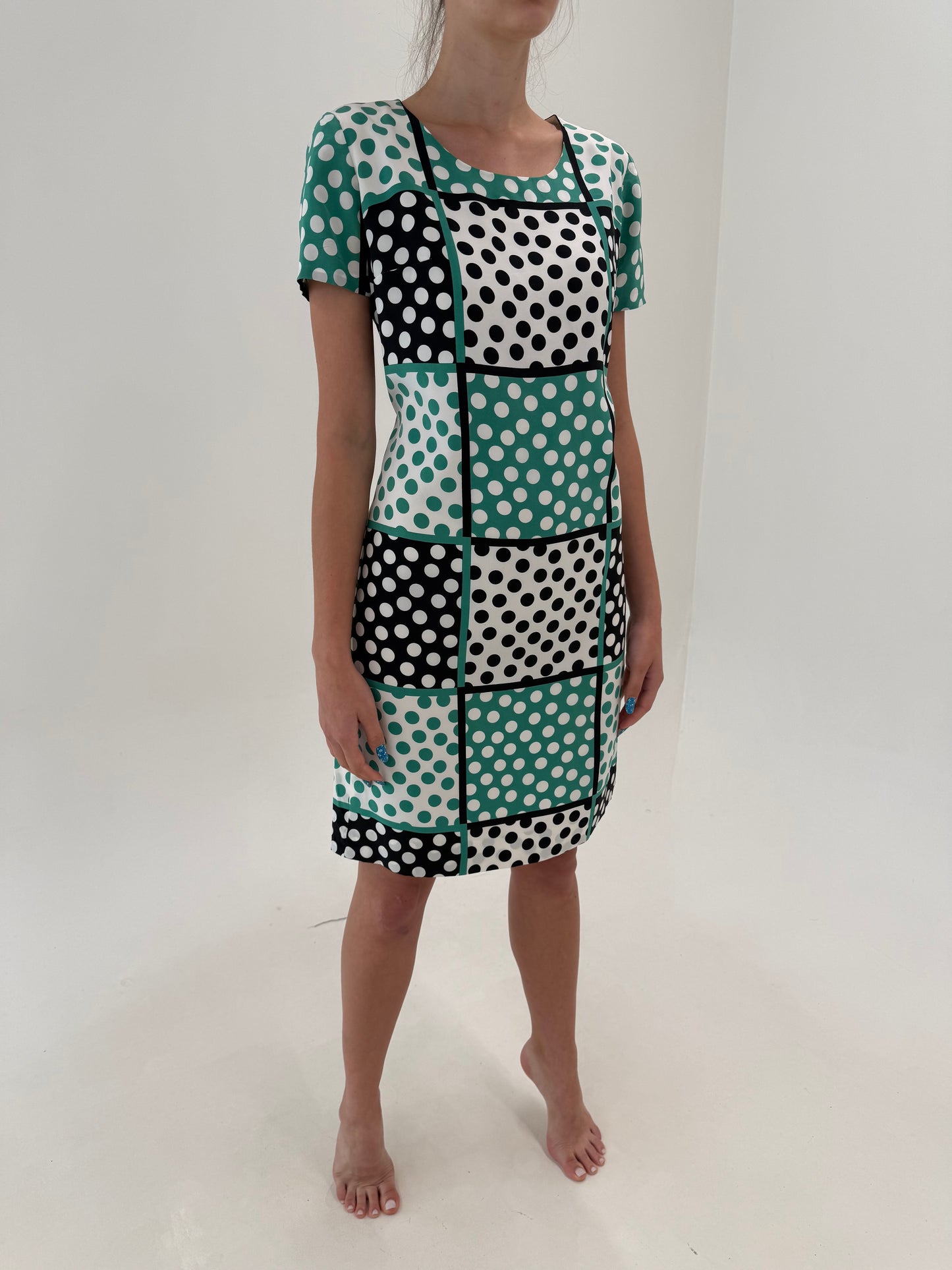 Rochie din twill de mătase naturală cu buline în croi clasic