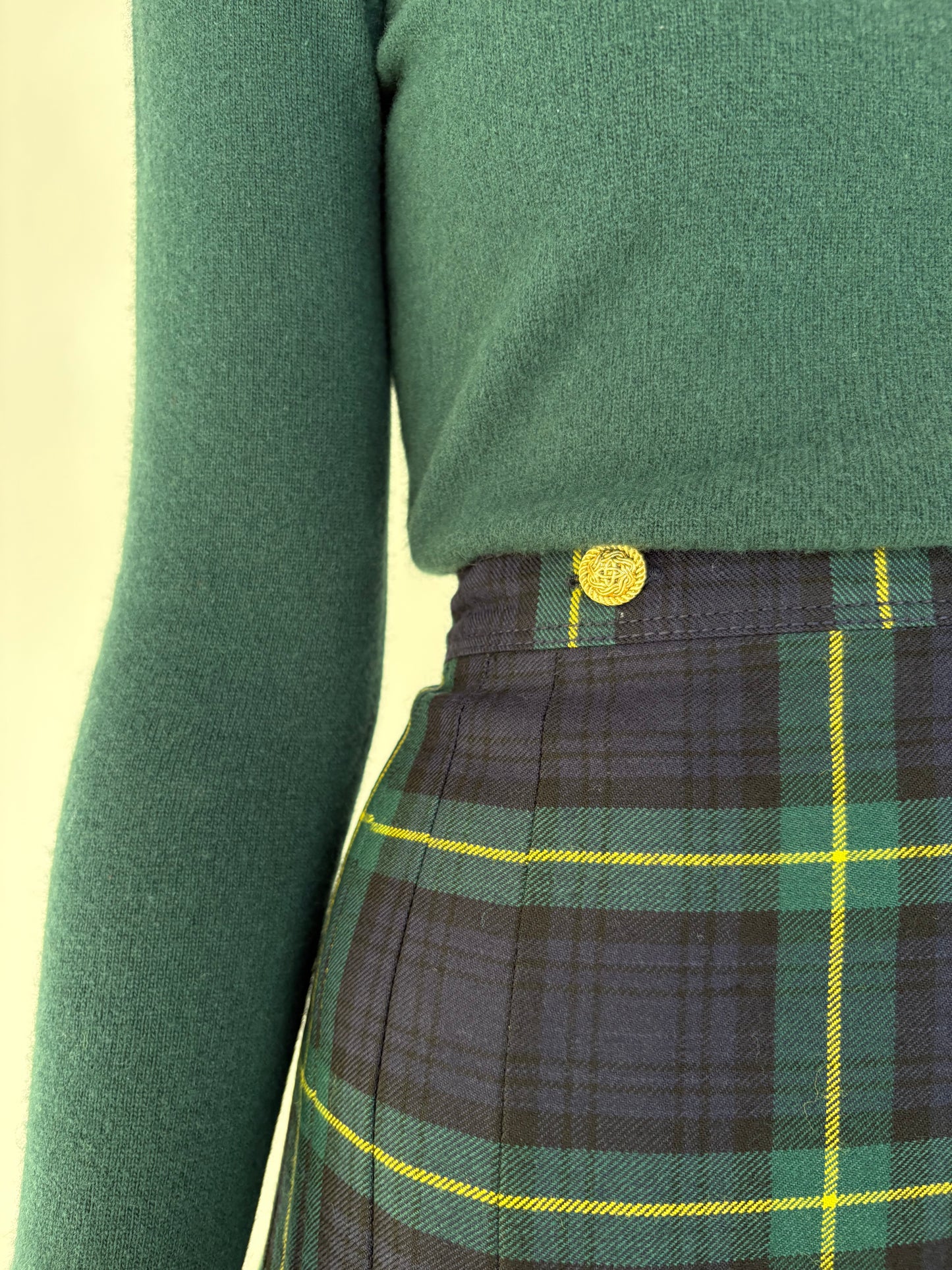 Fustă plisată din Tartan de lana pura certificată în croi parte peste parte