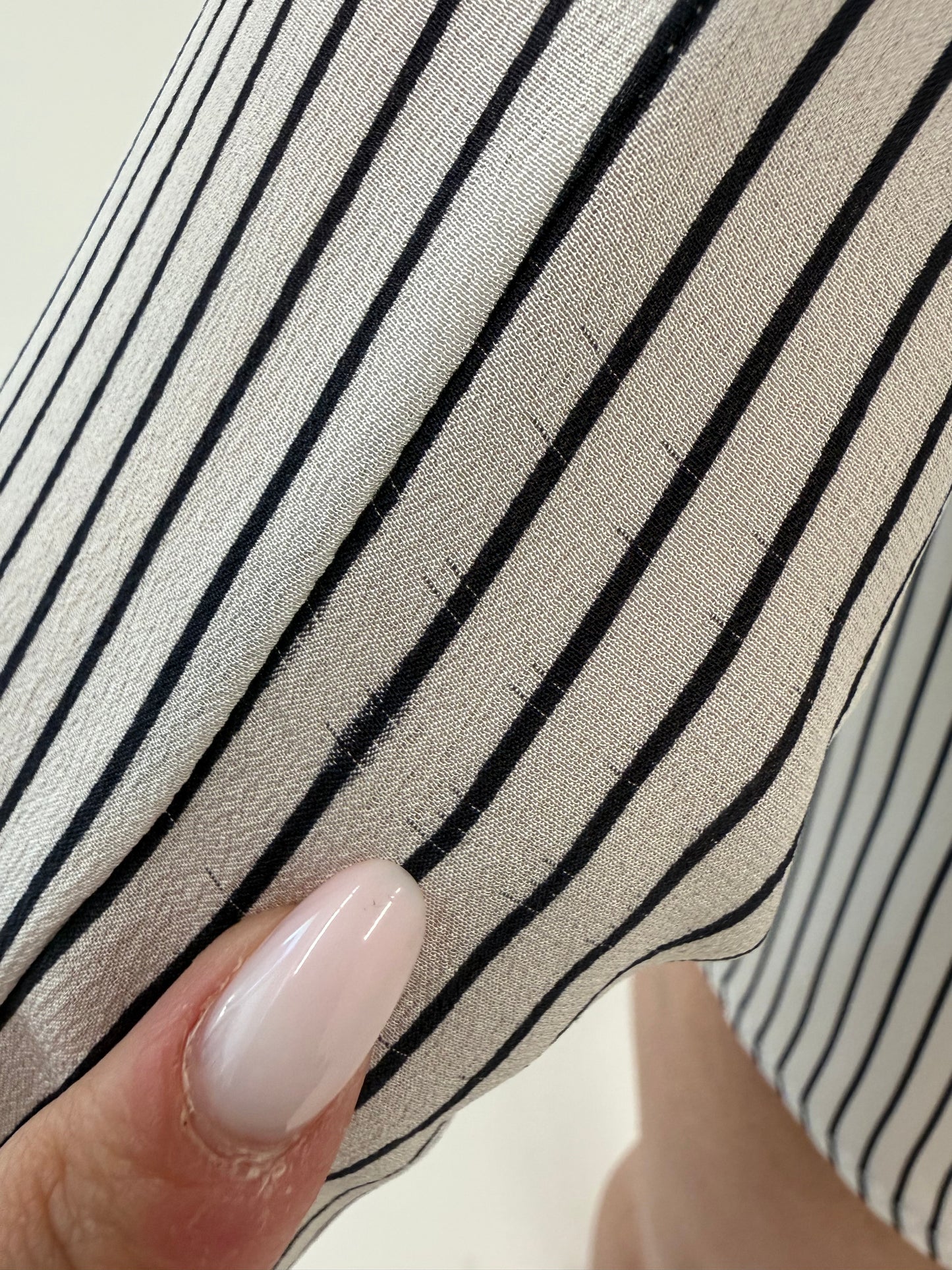 Cămașă noua din mătase naturală în dungi din gama Max Mara
