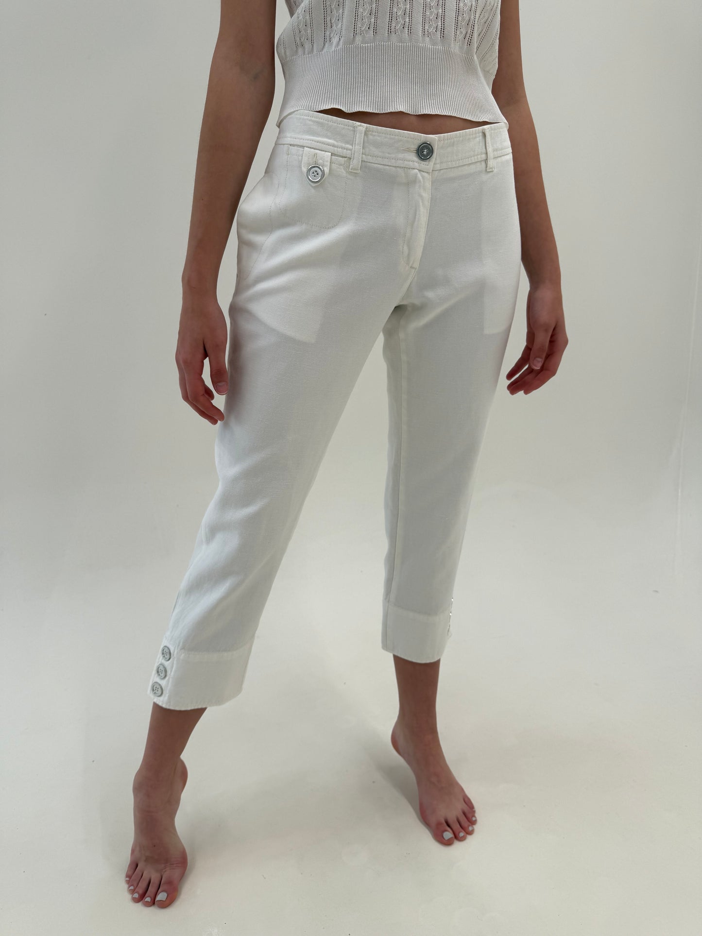Pantaloni Moncler petite sau capri din pânză excepțională de bumbac