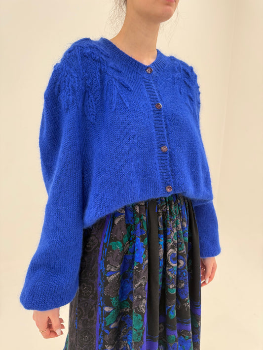 Cardigan din mohair albastru regal cu broderie manuală 3D pe umeri