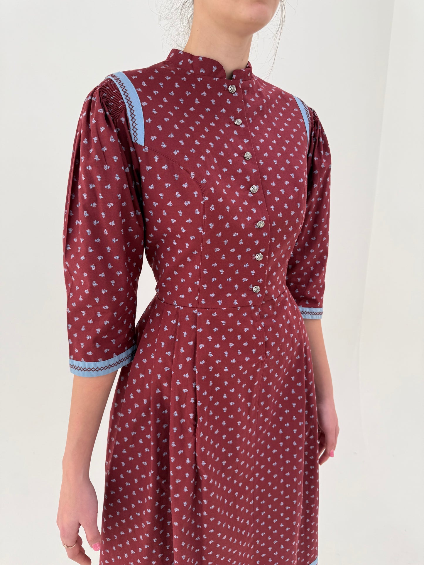 Rochie vintage burgundy cu print floral delicat baby Blue și corsaj