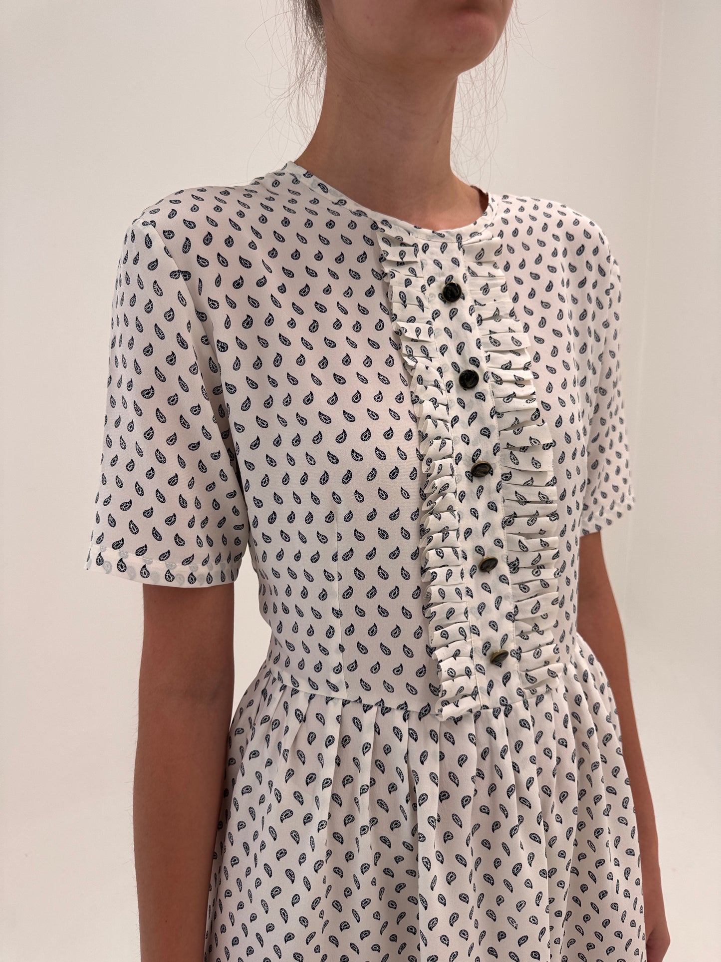 Rochie din mătase naturală cu jabou și talie ultra înaltă marcată midi spre maxi