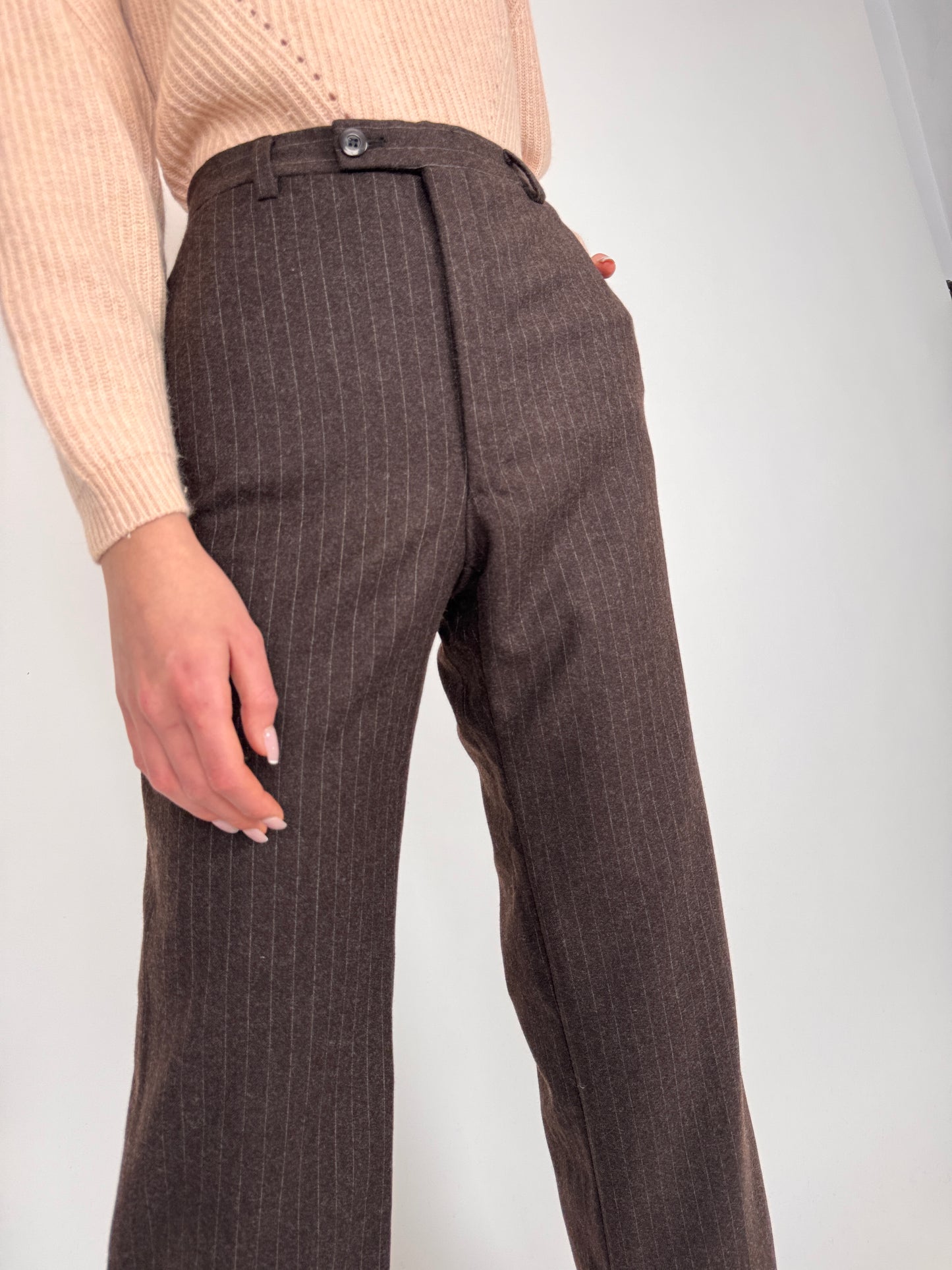 Pantaloni chocolate brown cu dungi fine ivoire din lana extrem de fină