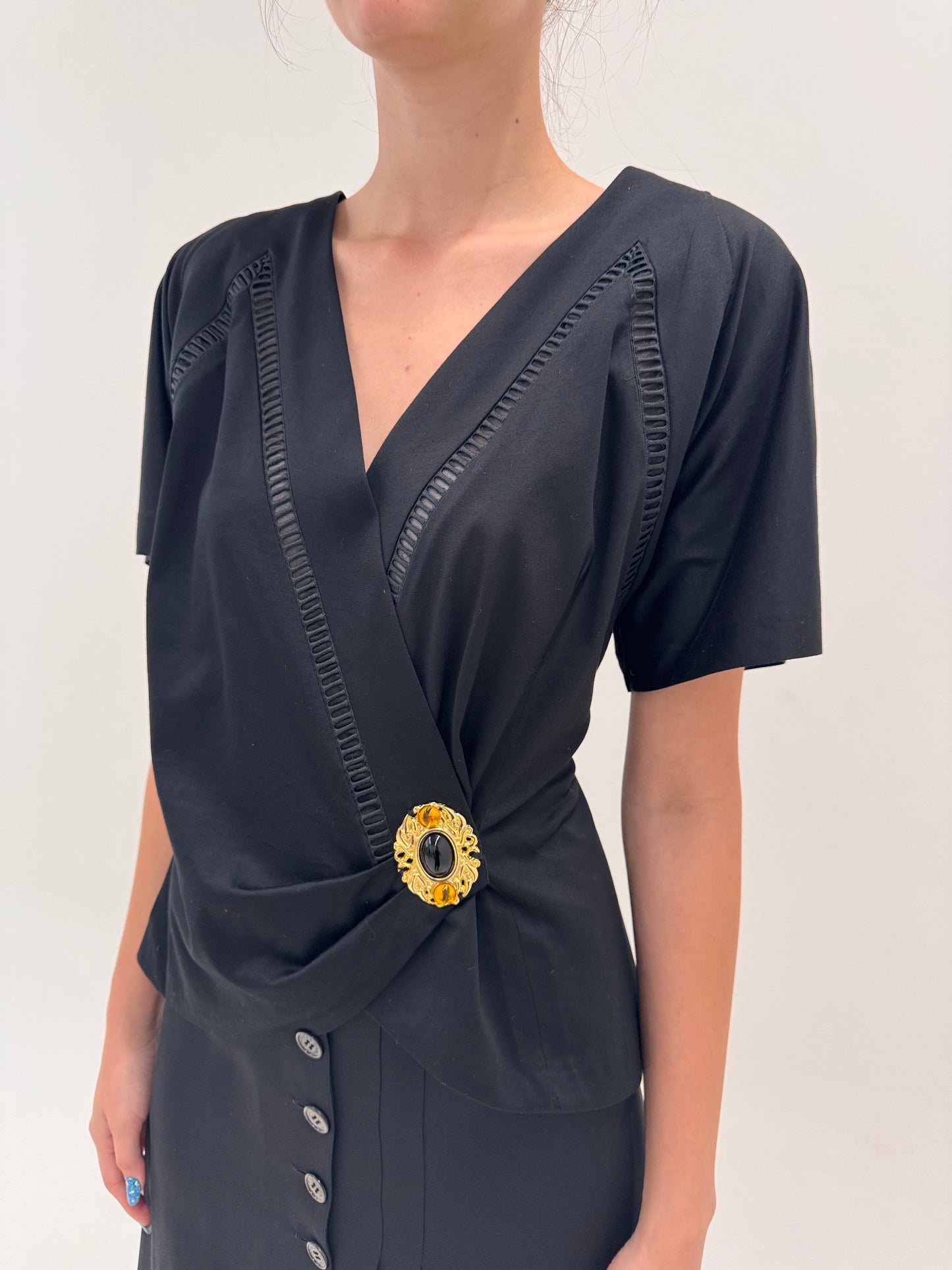 Sacou negru luxury Luisa Spagnoli cambrat cu închidere metalică bijuterie