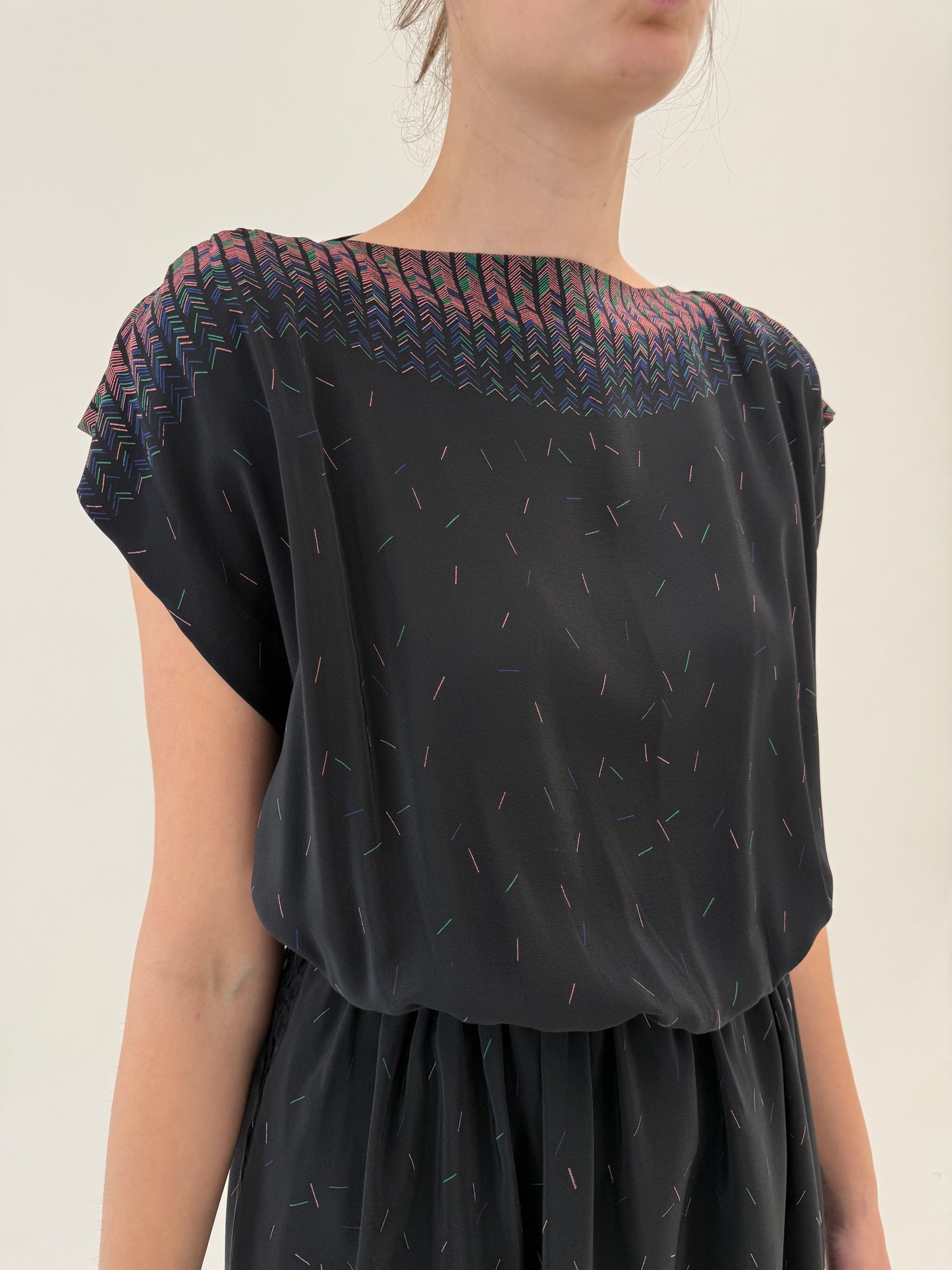 LBD vintage din mătase naturală cu mânecă căzută și talie elastică midi lung