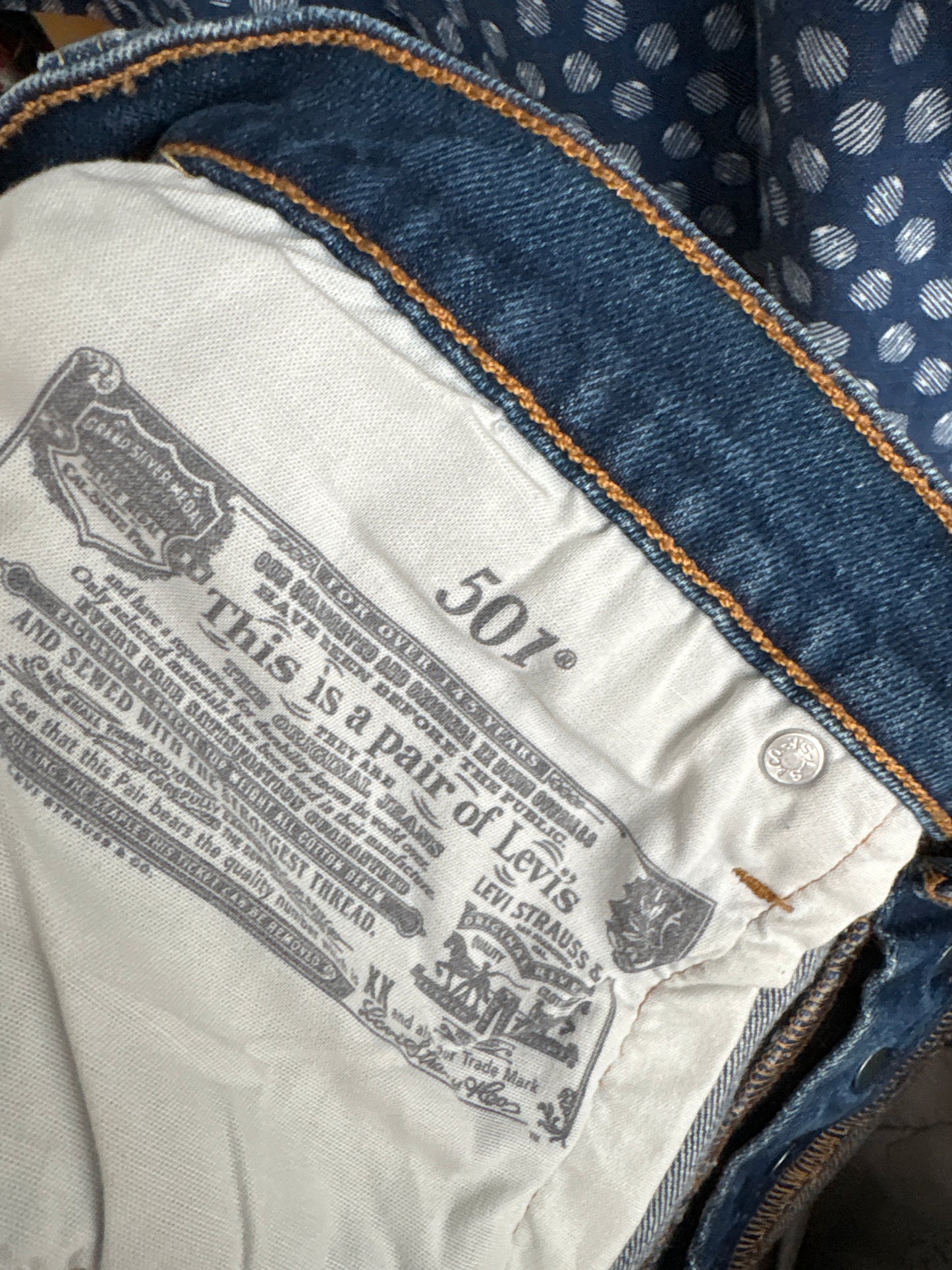 Pantaloni scurți Levi’s din jeans dark wash