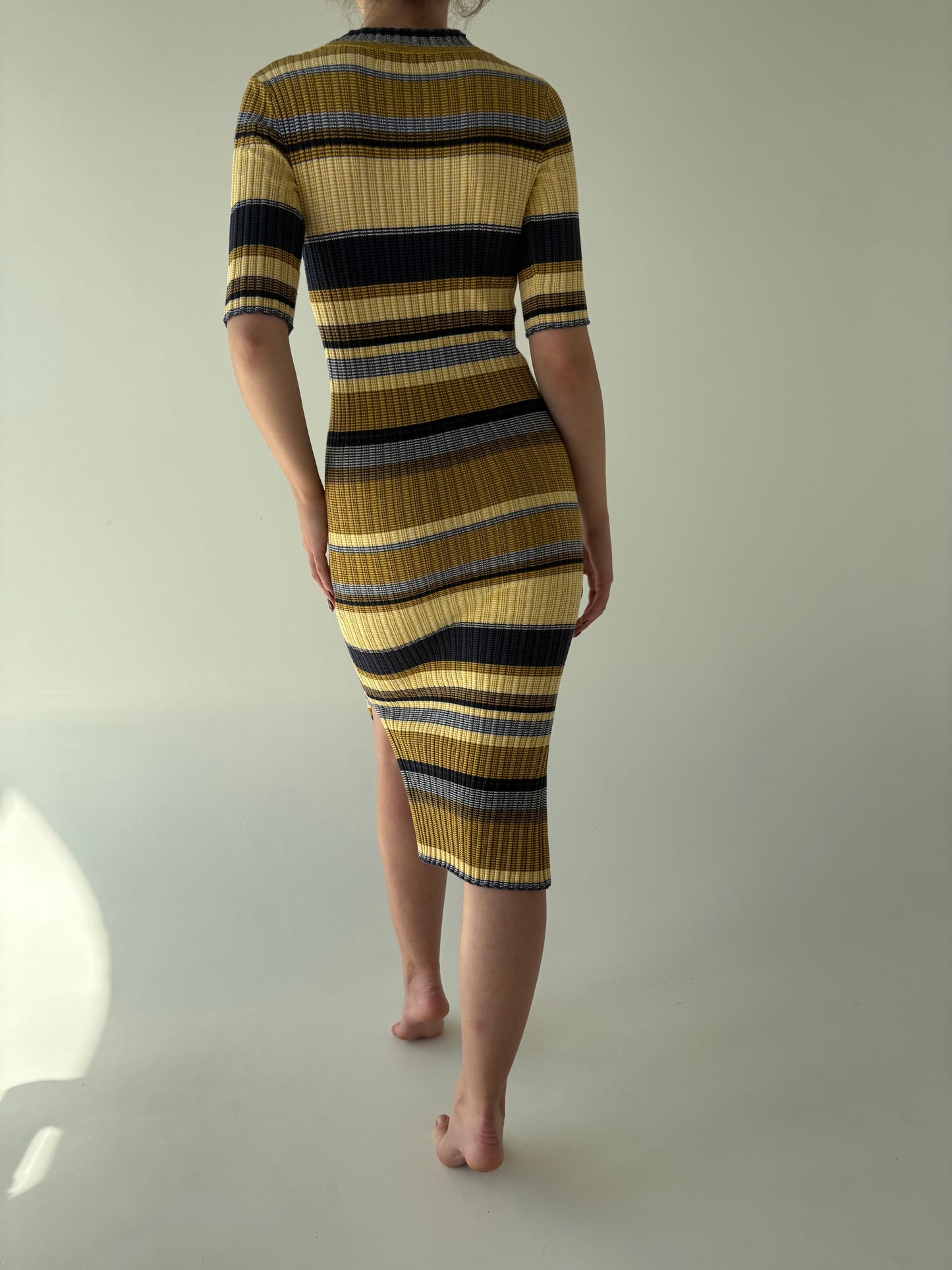 Rochie din jerse ribbed de gramaj mare în dungi