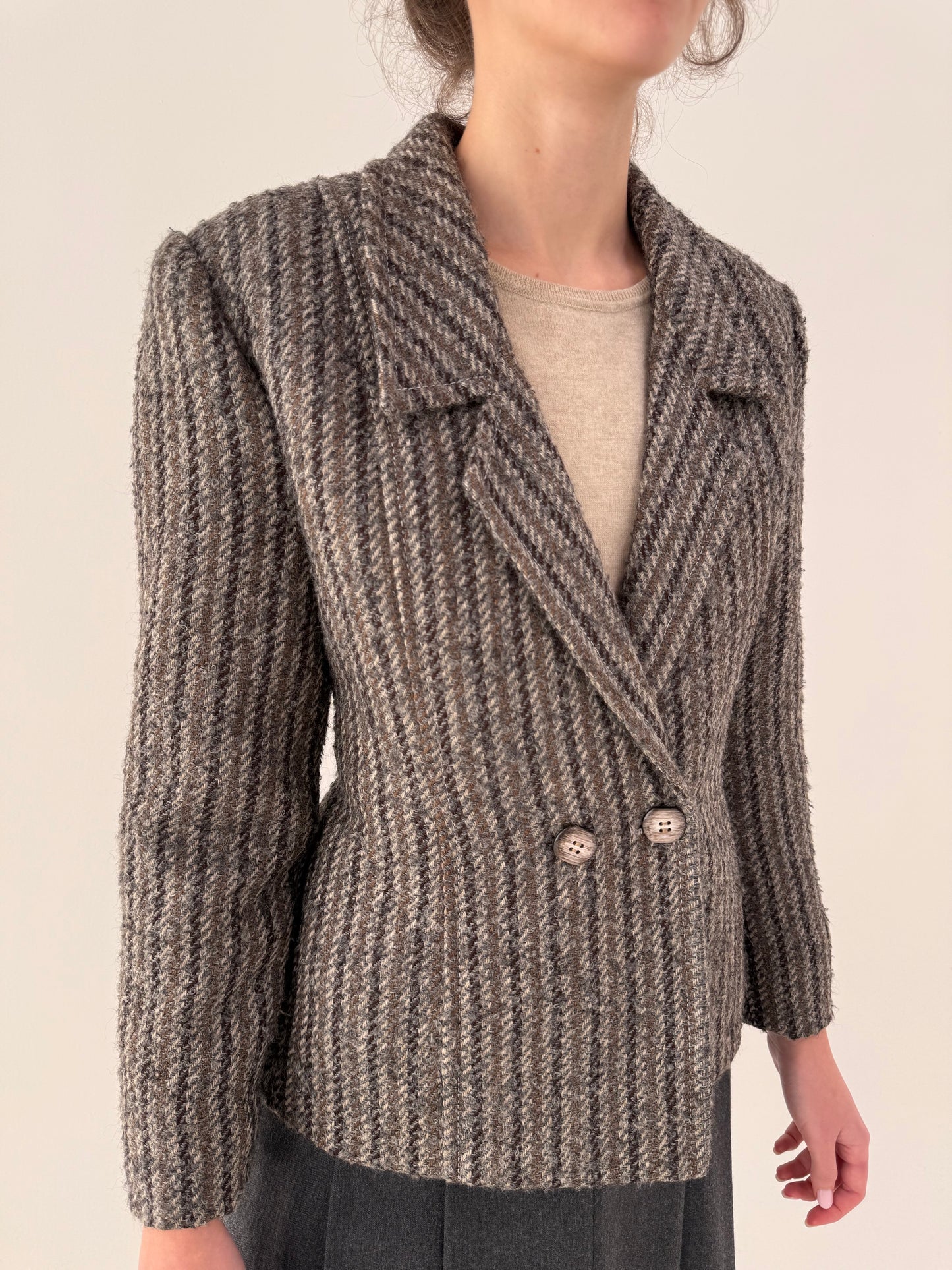 Sacou vintage cambrat din boucle  gros de lana în nuanțe neutre