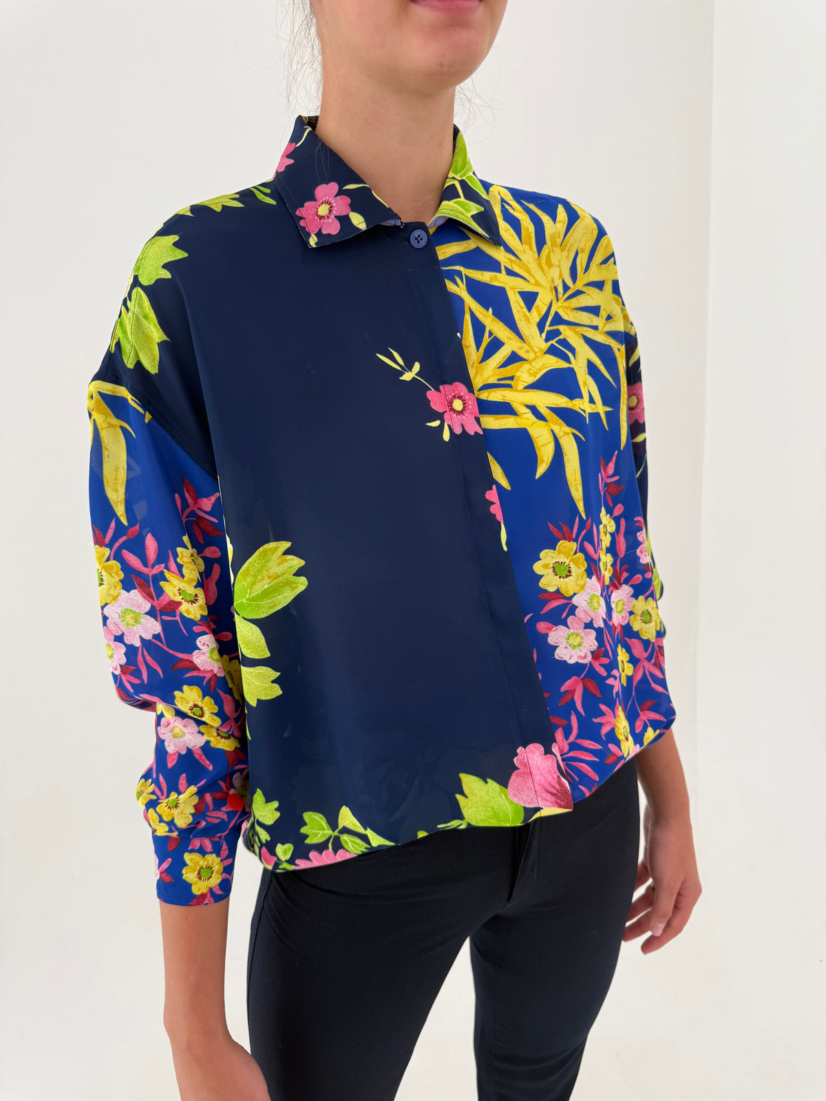 Cămașa vintage Versace petite în cori lung cu print floral superb