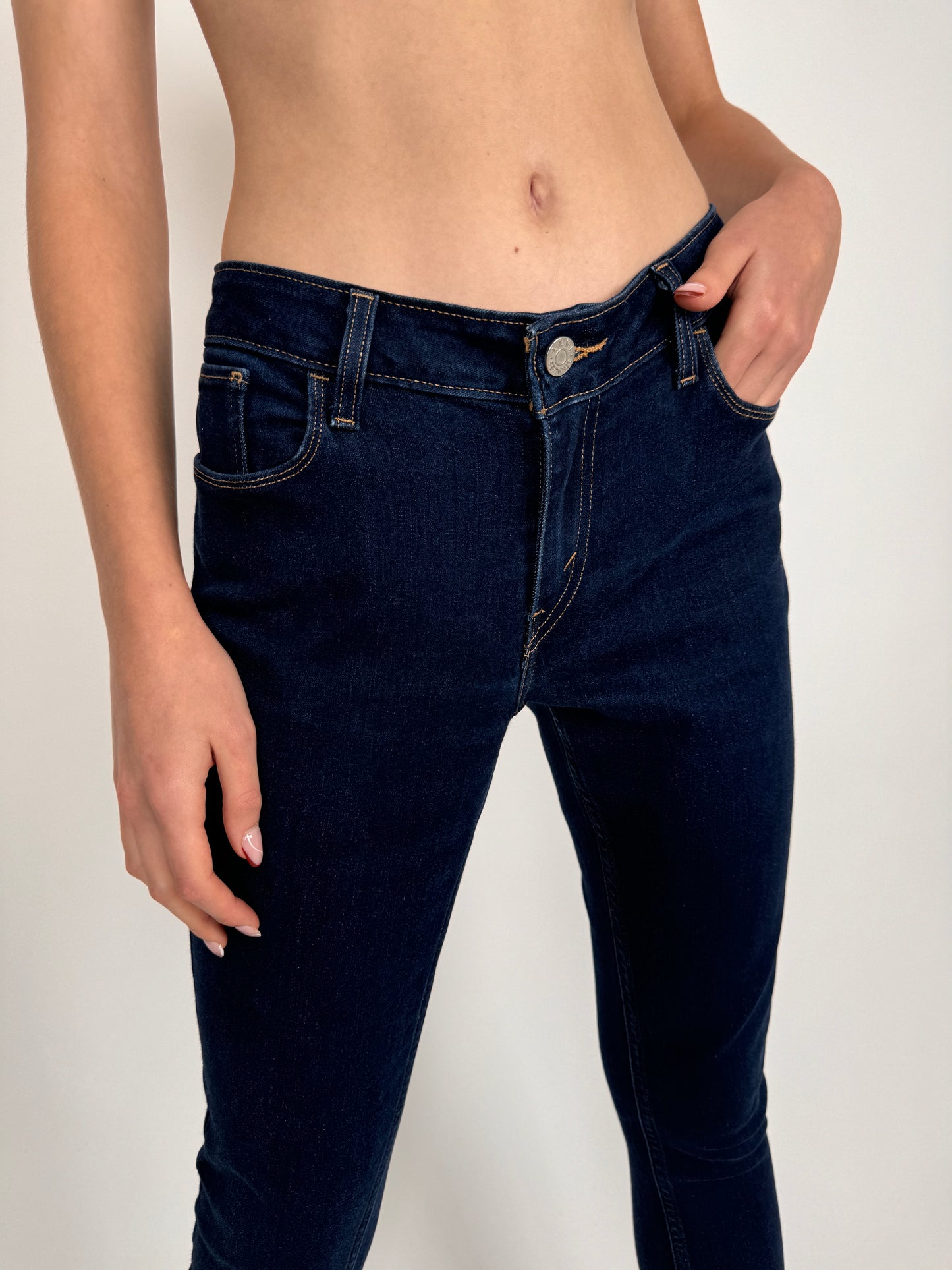 Jeanși Levi’s darker wash elastici