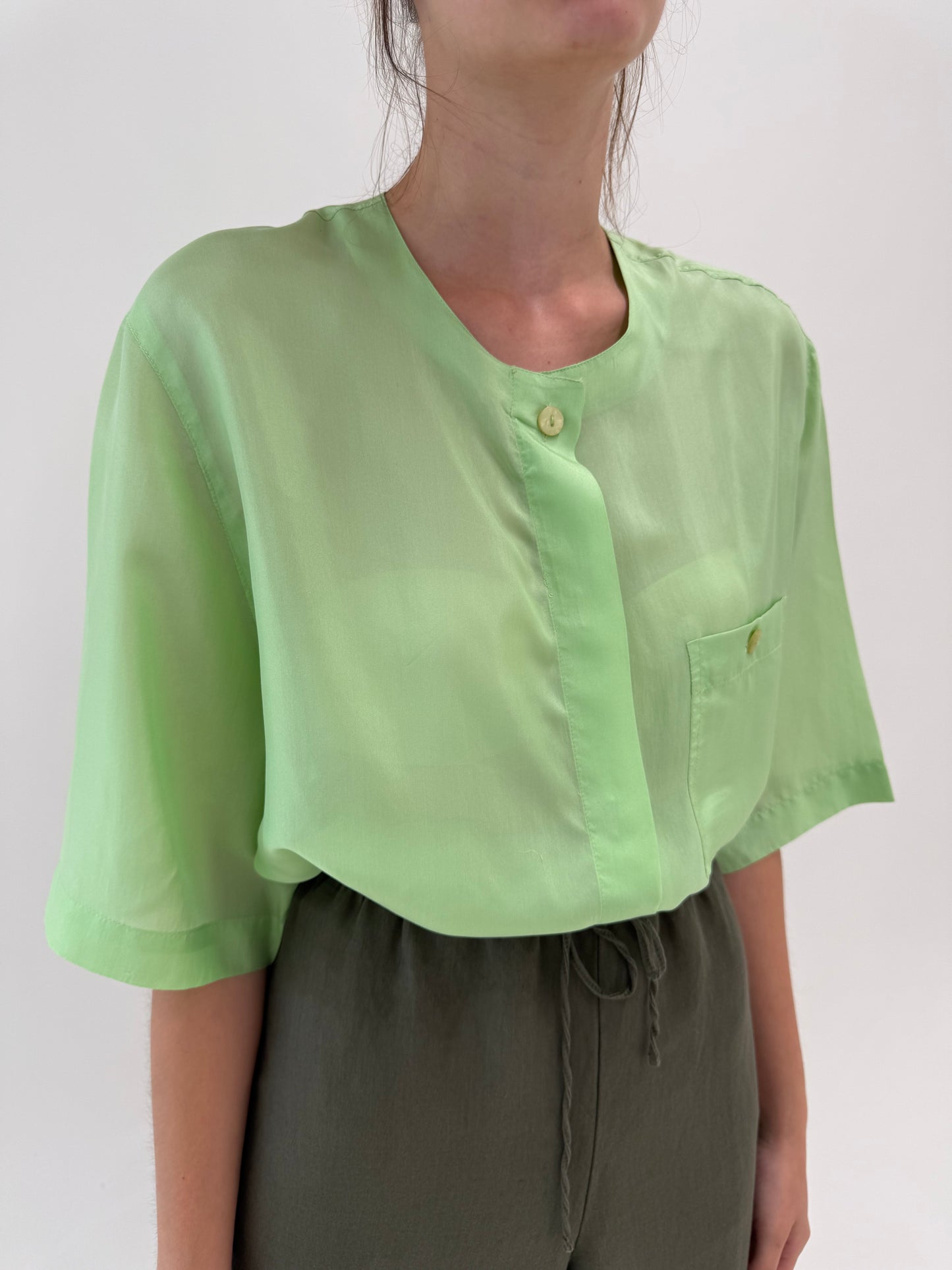 Camasa din mătase naturală verde crud în croi lung minimalist