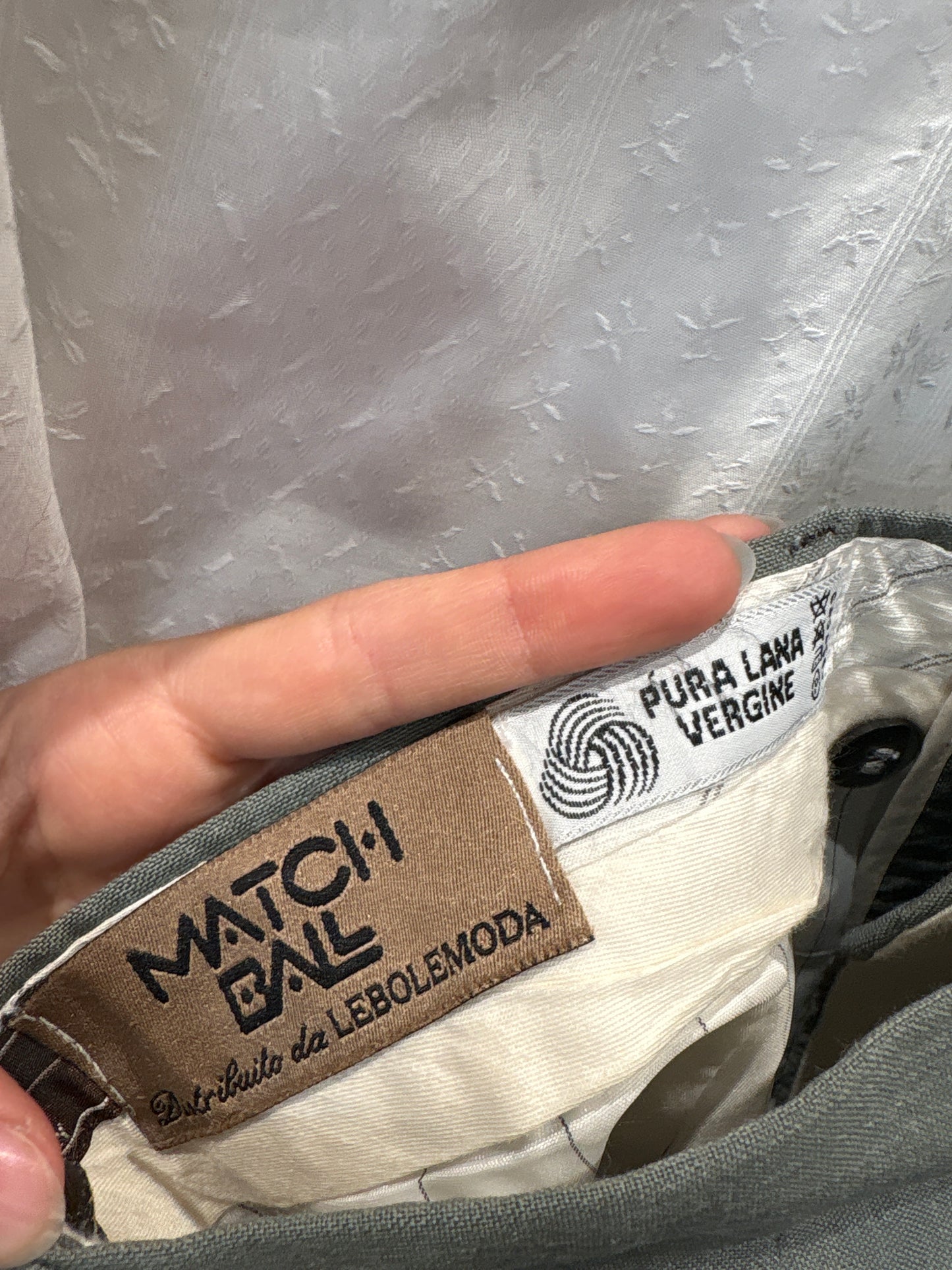 Pantaloni cu pense Sage green din stofă de lana pura extrafina certificată