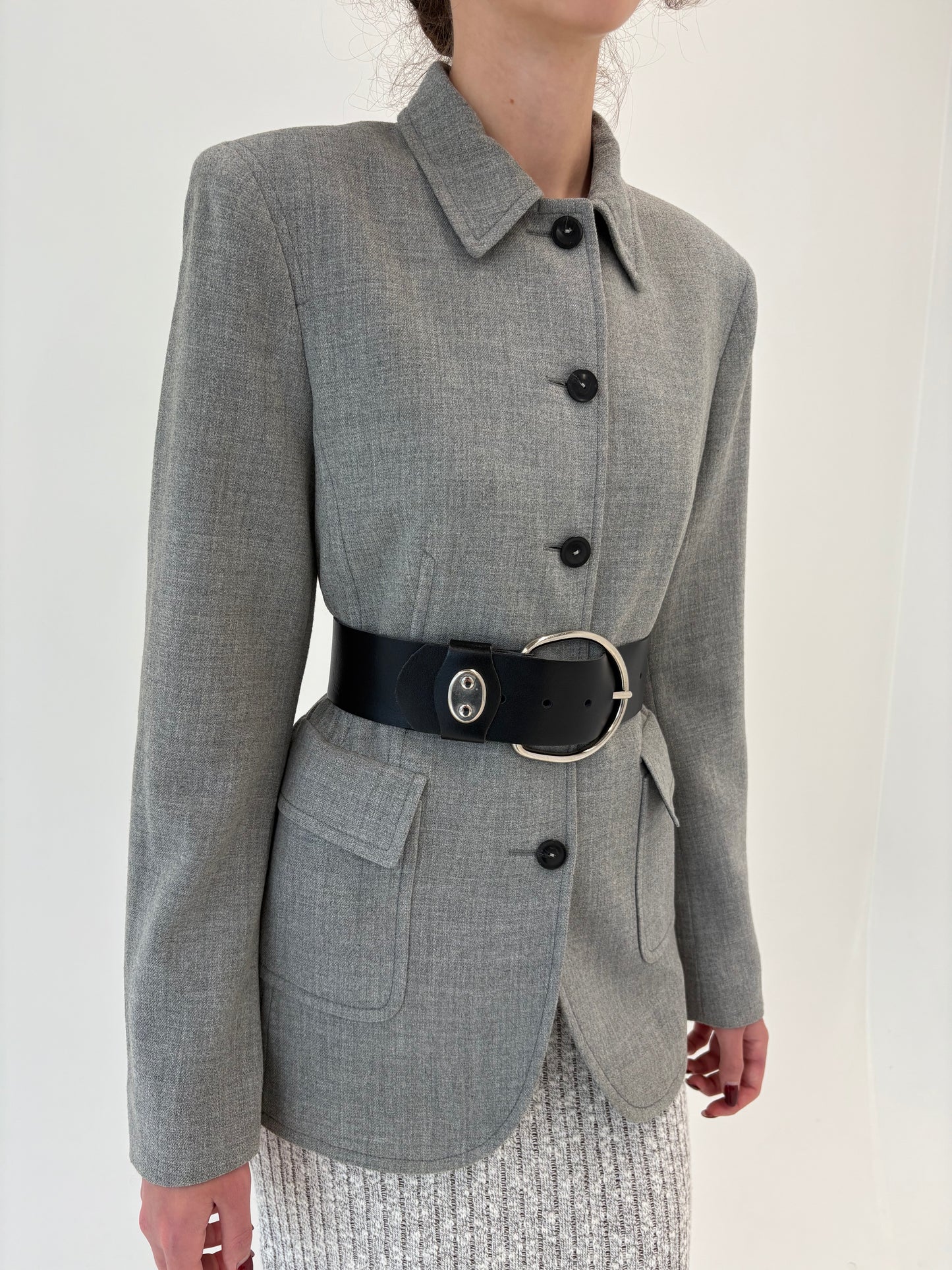 Jacheta light gray din lana extrafina in croi ușor cambrat