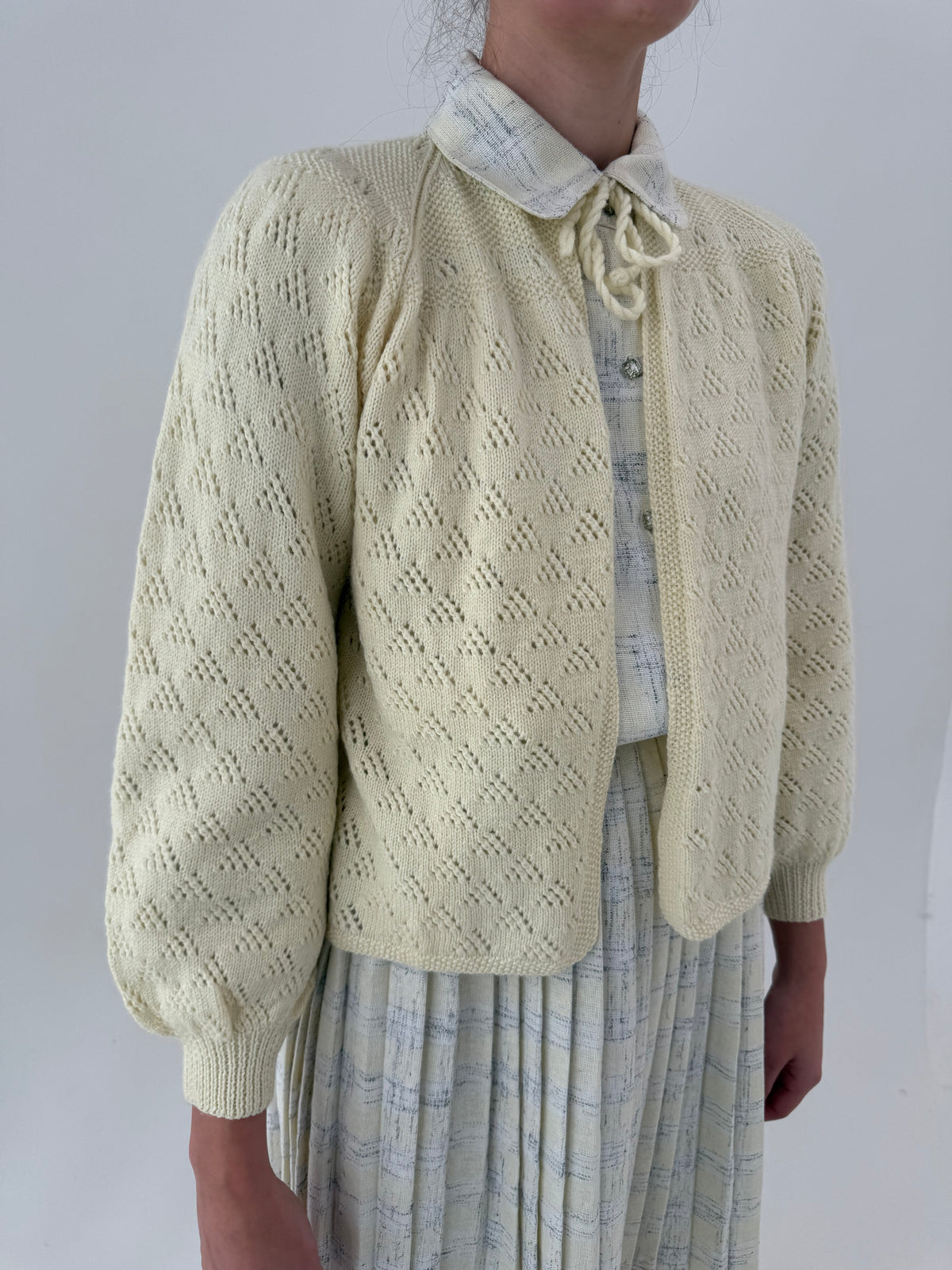 Cardigan vintage butter yellow din lana extrafina lucrat manual cu mâneci ample