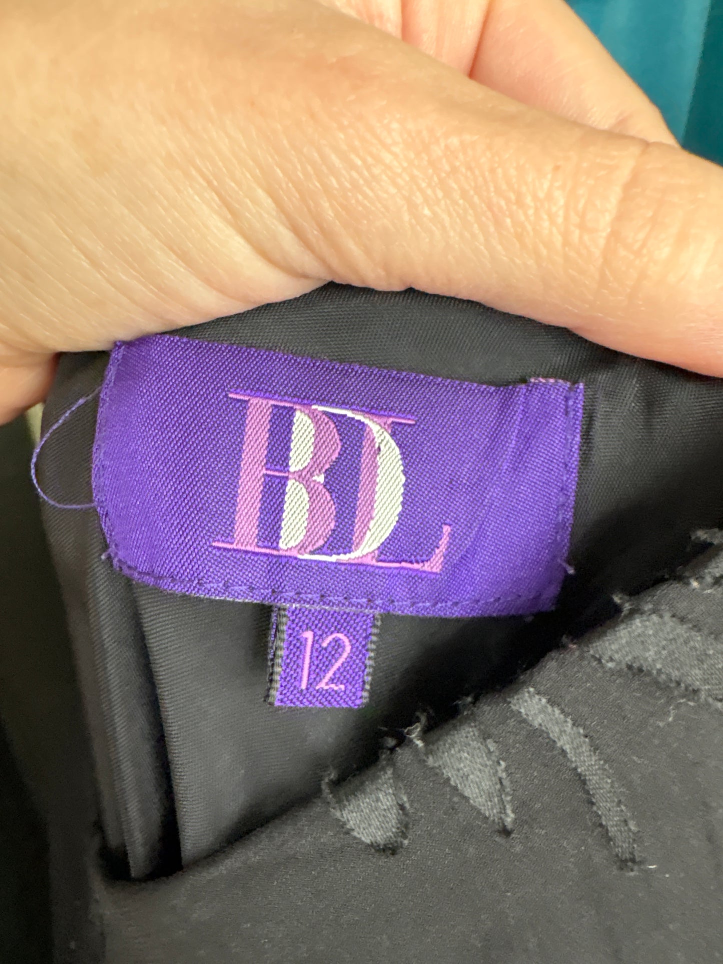 LBD tip furou din 70% mătase naturală in bie cu aplicații manuale delicate