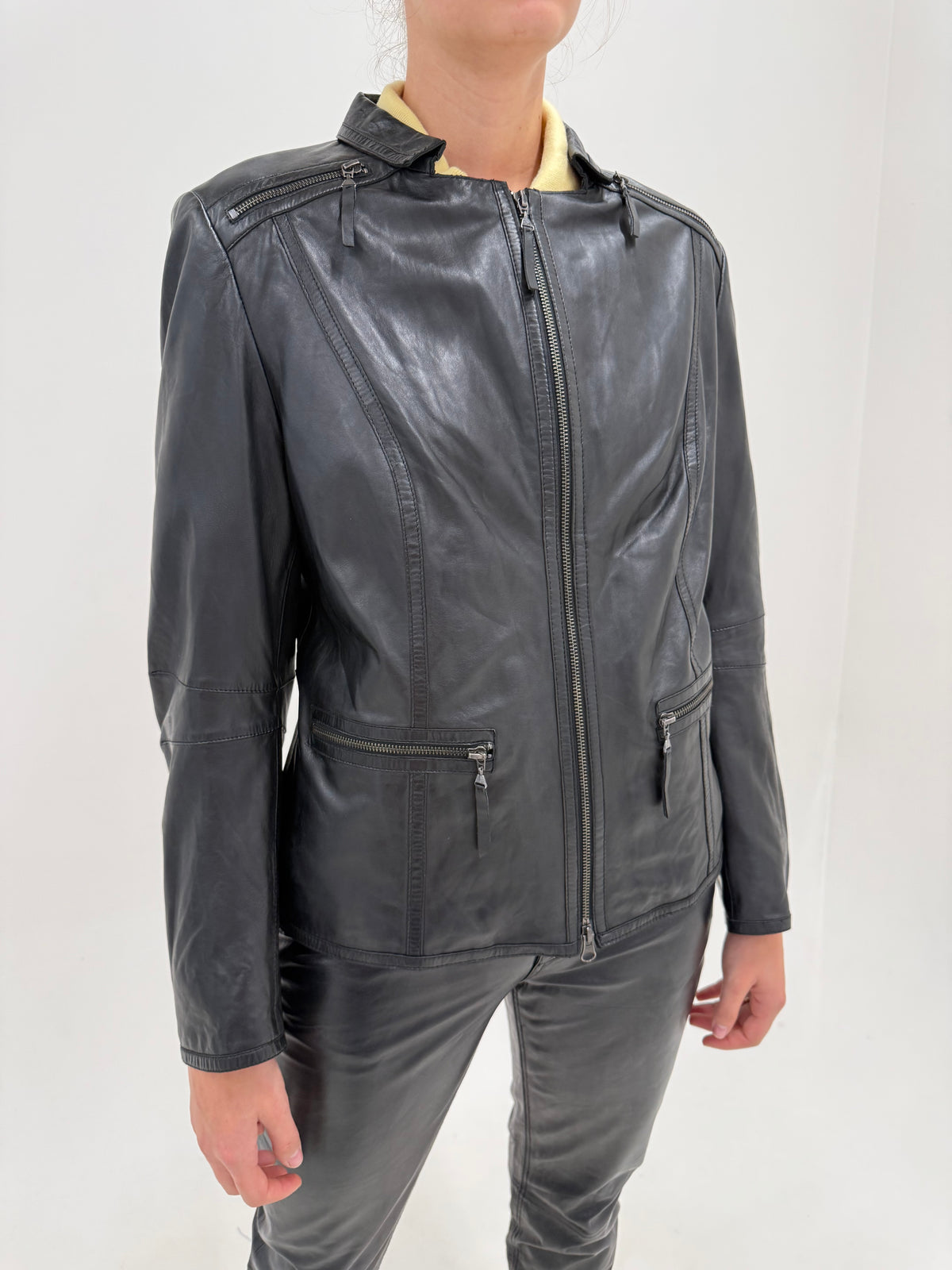 Geaca luxury Luisa Cerano din piele extrem de moale în croi clasic racer reinterpretat