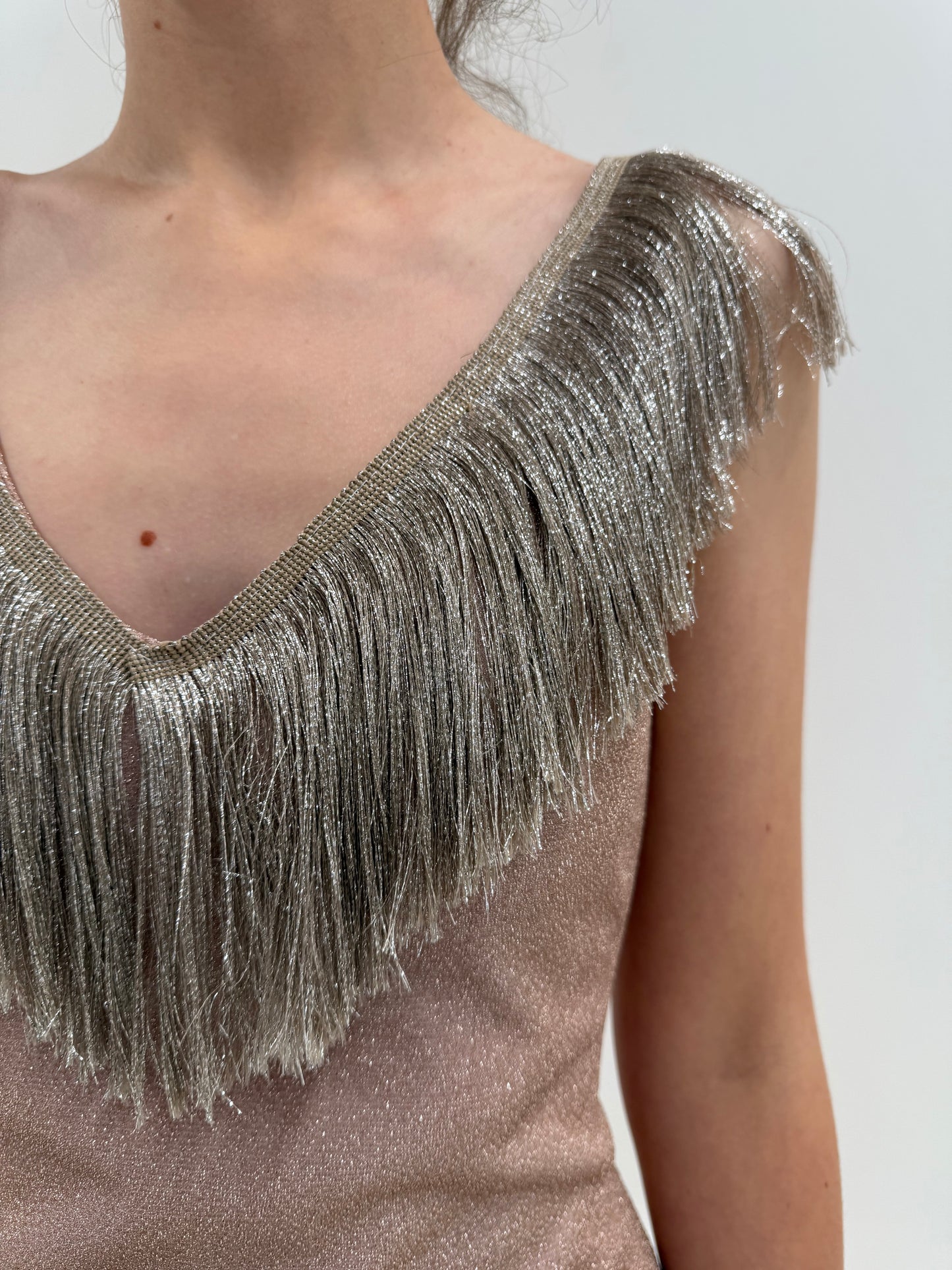 Rochie vintage maxi powder pink cu franjuri și inserții extrafine argintii