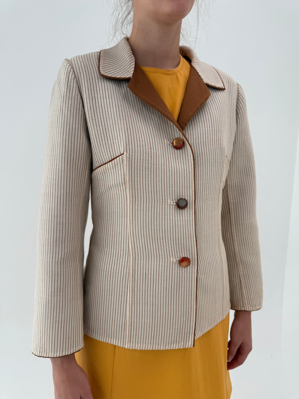 Sacou vintage excepțional cu dungi fine caramel brown pe camel din stofă cu fața dublă