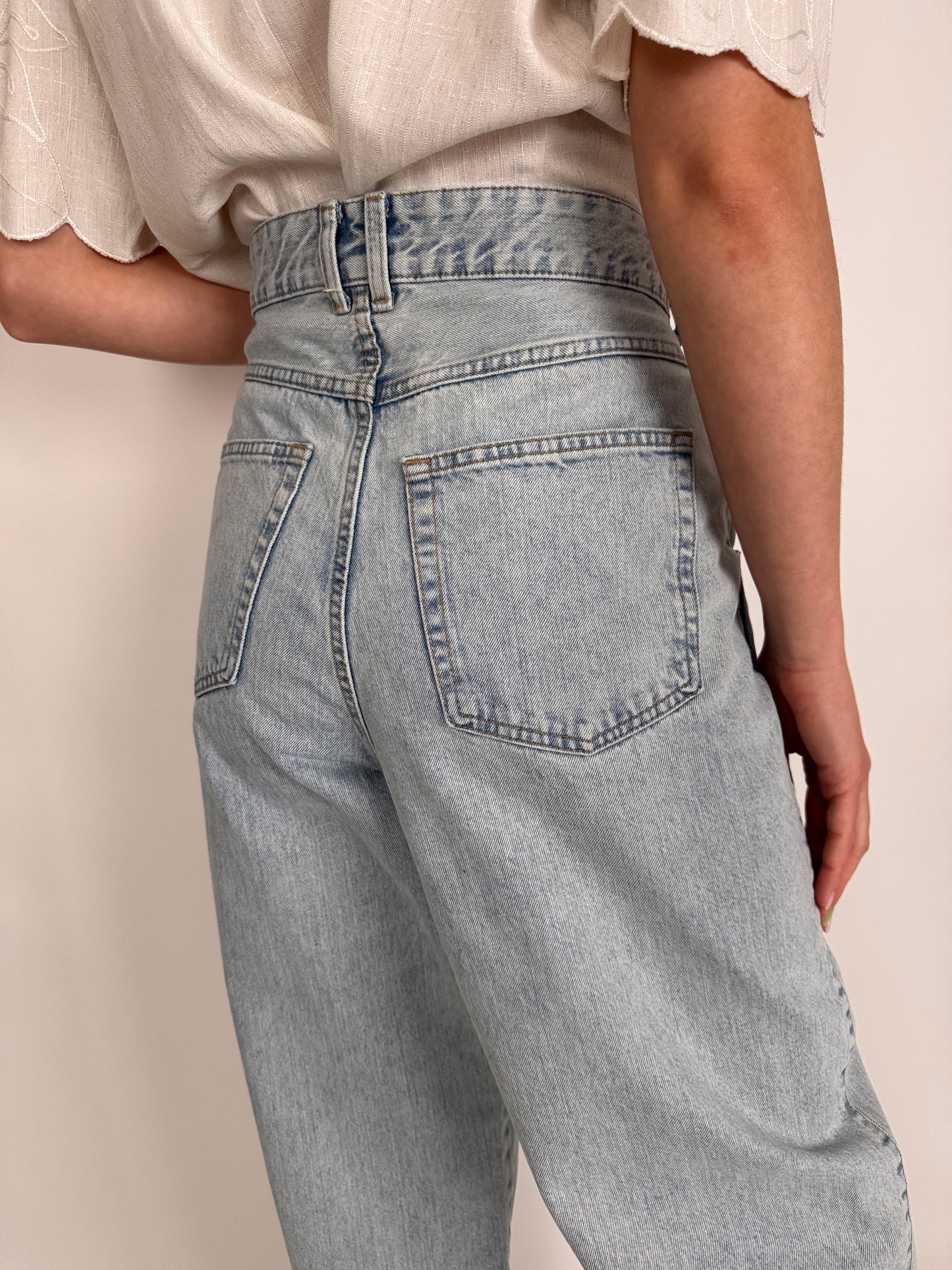 Jeanși light wash modelatori cu talie ultra înaltă