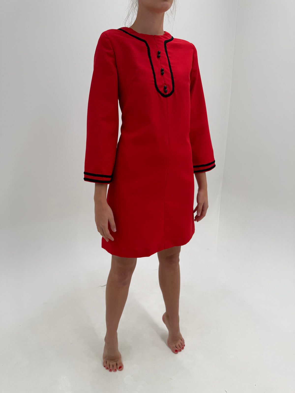 Rochie old vintage late 60s din crep plin texturat pasmanterie neagră aplicată