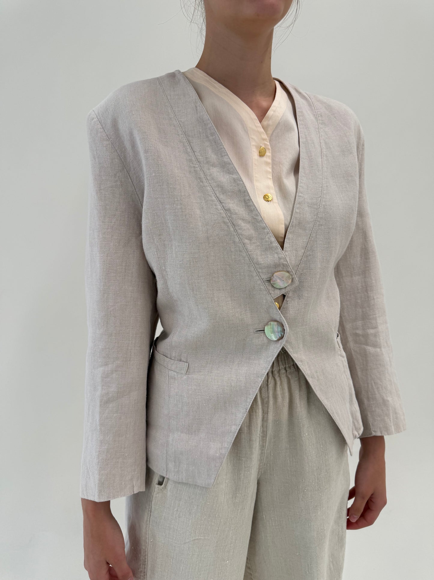 Sacou vintage sand nude cambrat din in cu nasturi mother of pearl