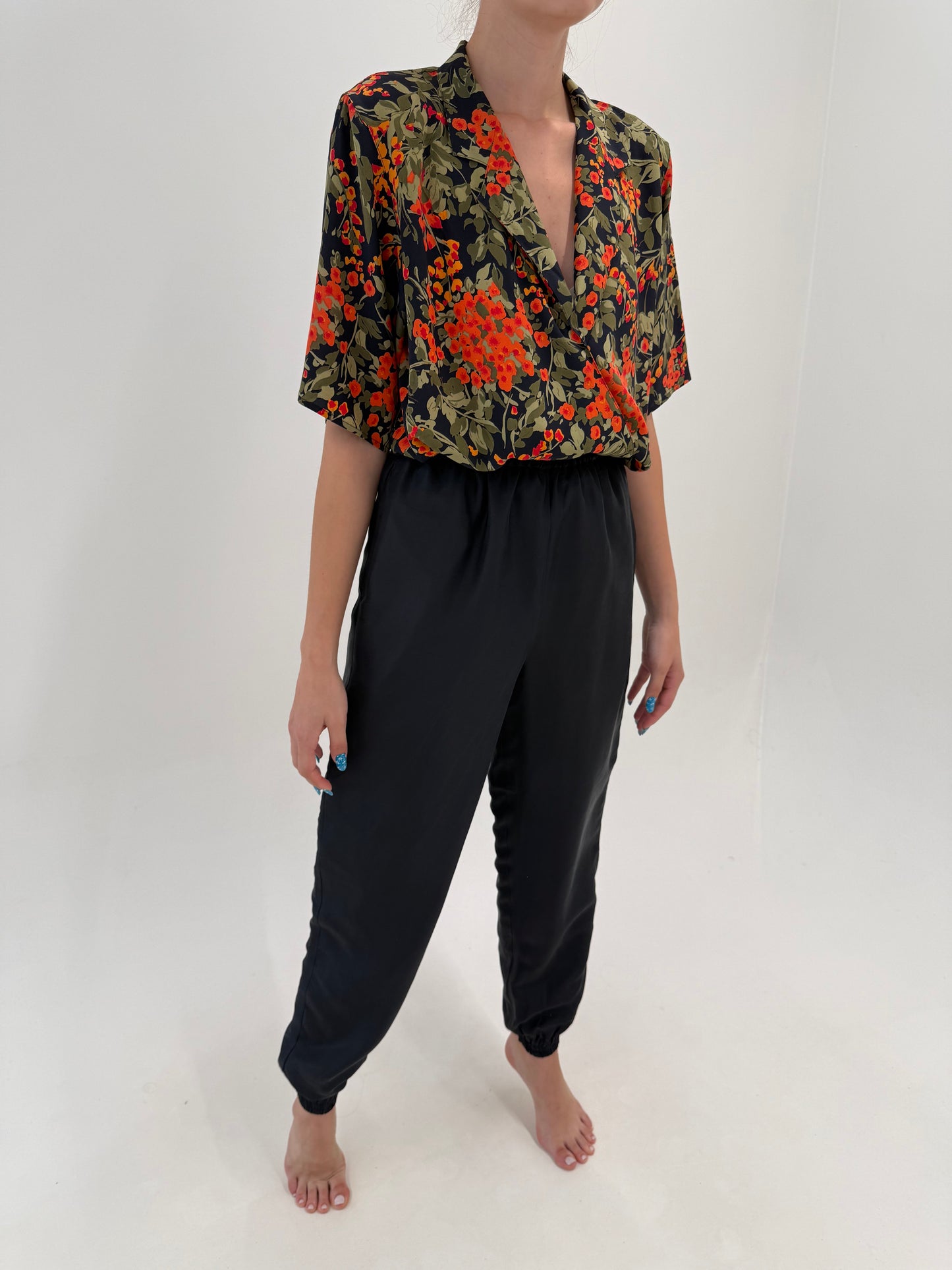 Pantaloni în croi sport extrem de chic tall din mătase naturală