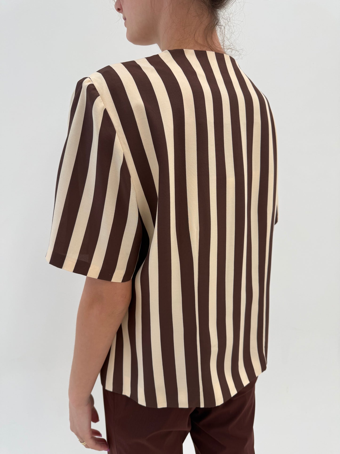 Sacou vintage în croi minimalist și dungi camel cu chocolate brown