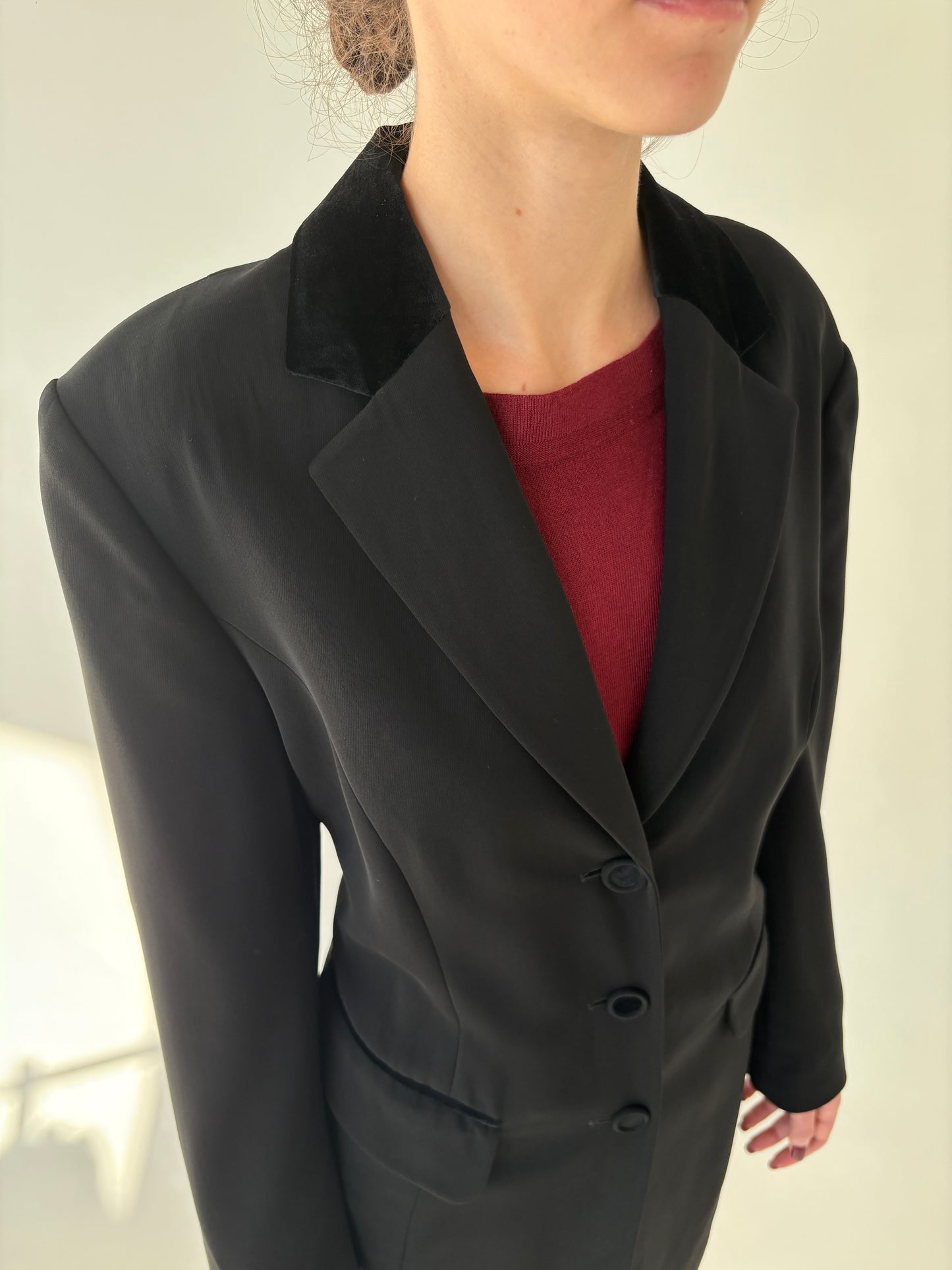 Pardesiu din mix de lana extrafina negru ușor cambrat