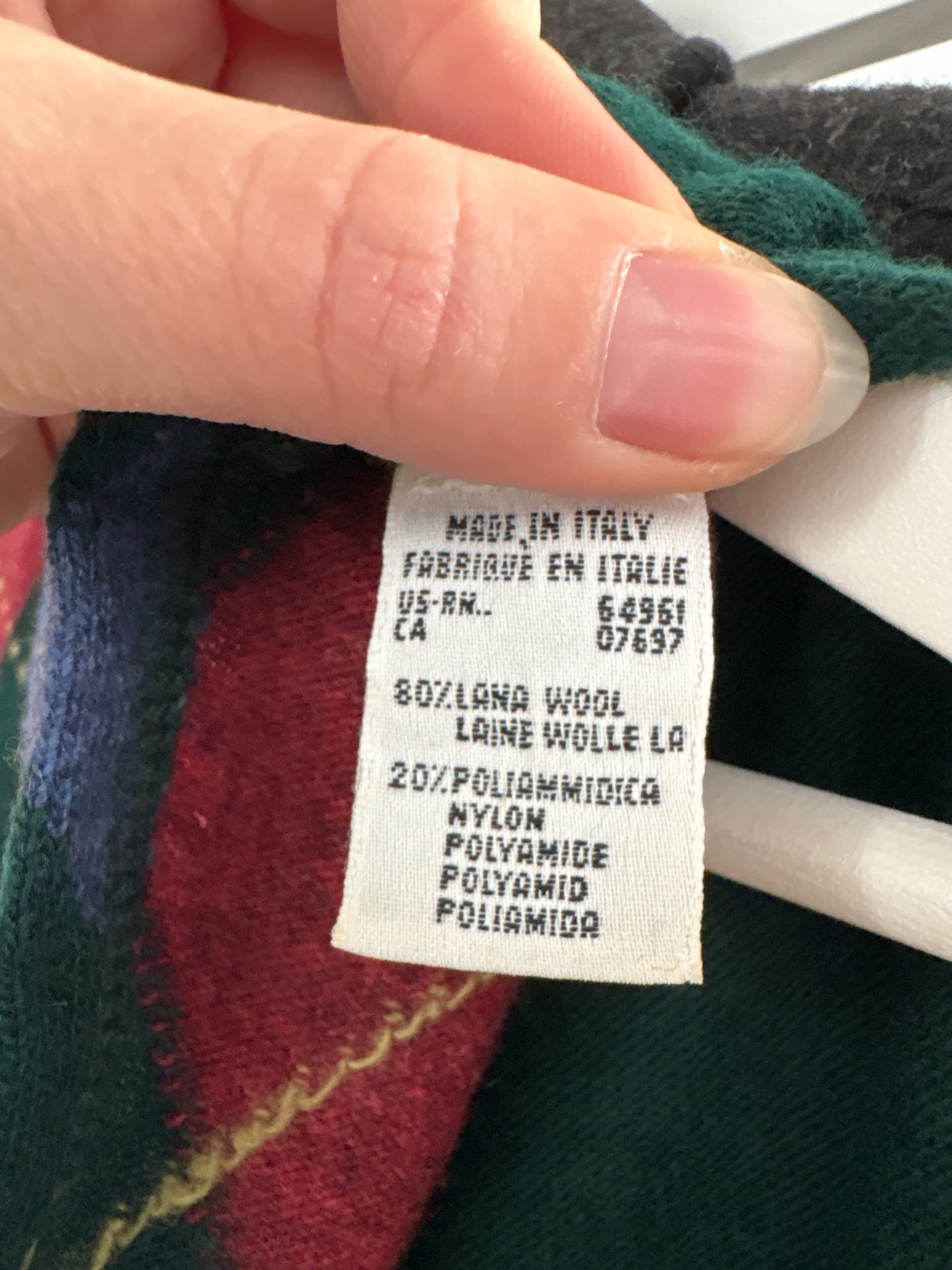 Top în carouri 80% lana plină extrafina și combinație clasică de culori