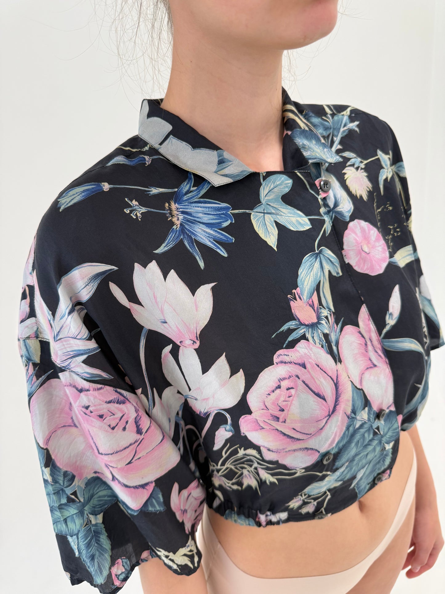 Cămașa Max Mara din mătase naturală în croi cropped cu print floral superb