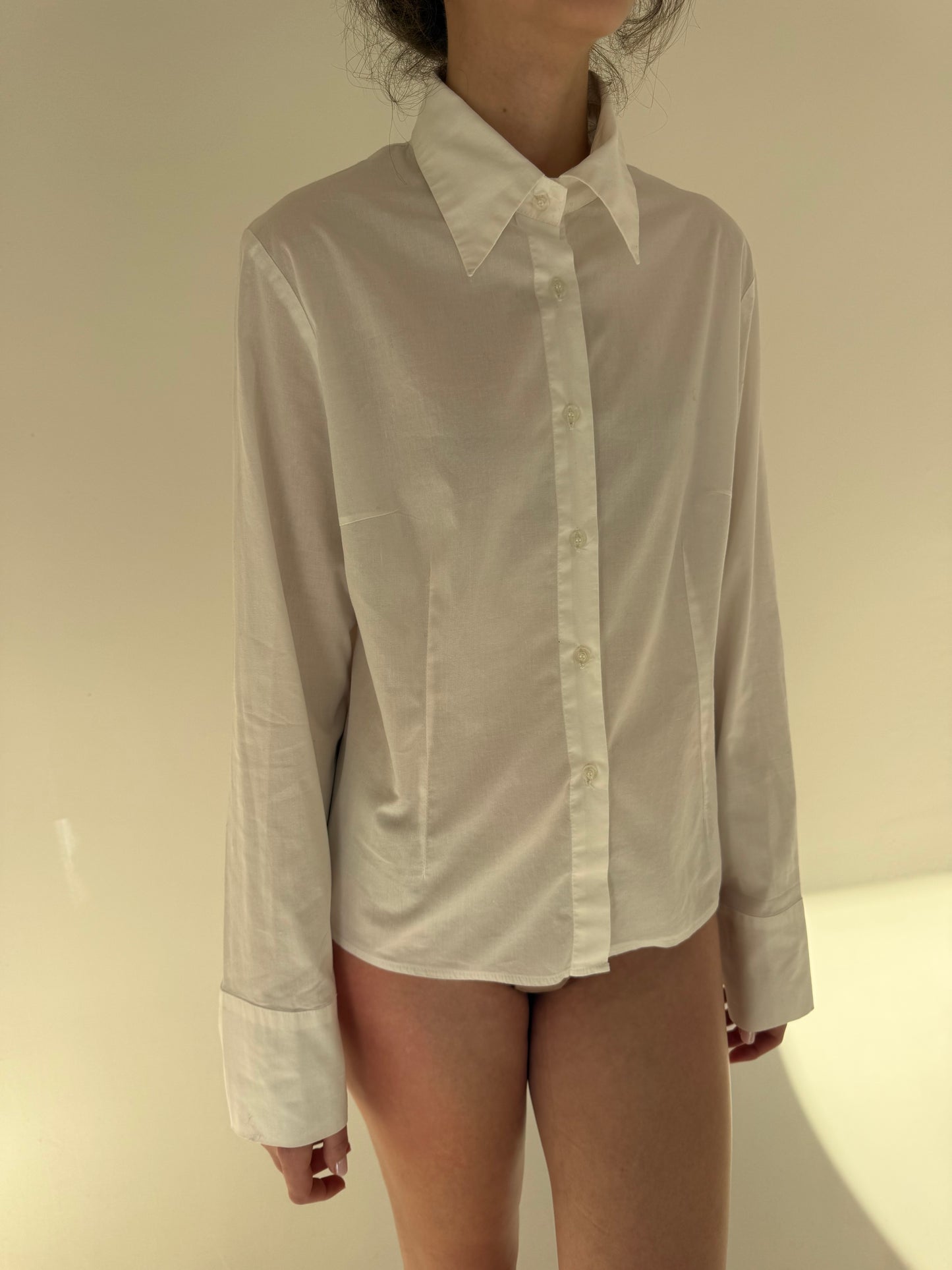 Cămașa premium din poplin alb ușor strech de bumbac în croi ușor cambrat