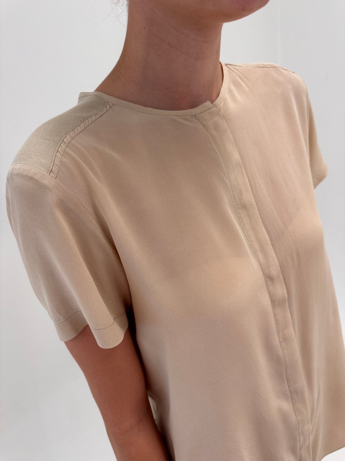 Cămașa camel luxury gama Max Mara din in și mătase naturală