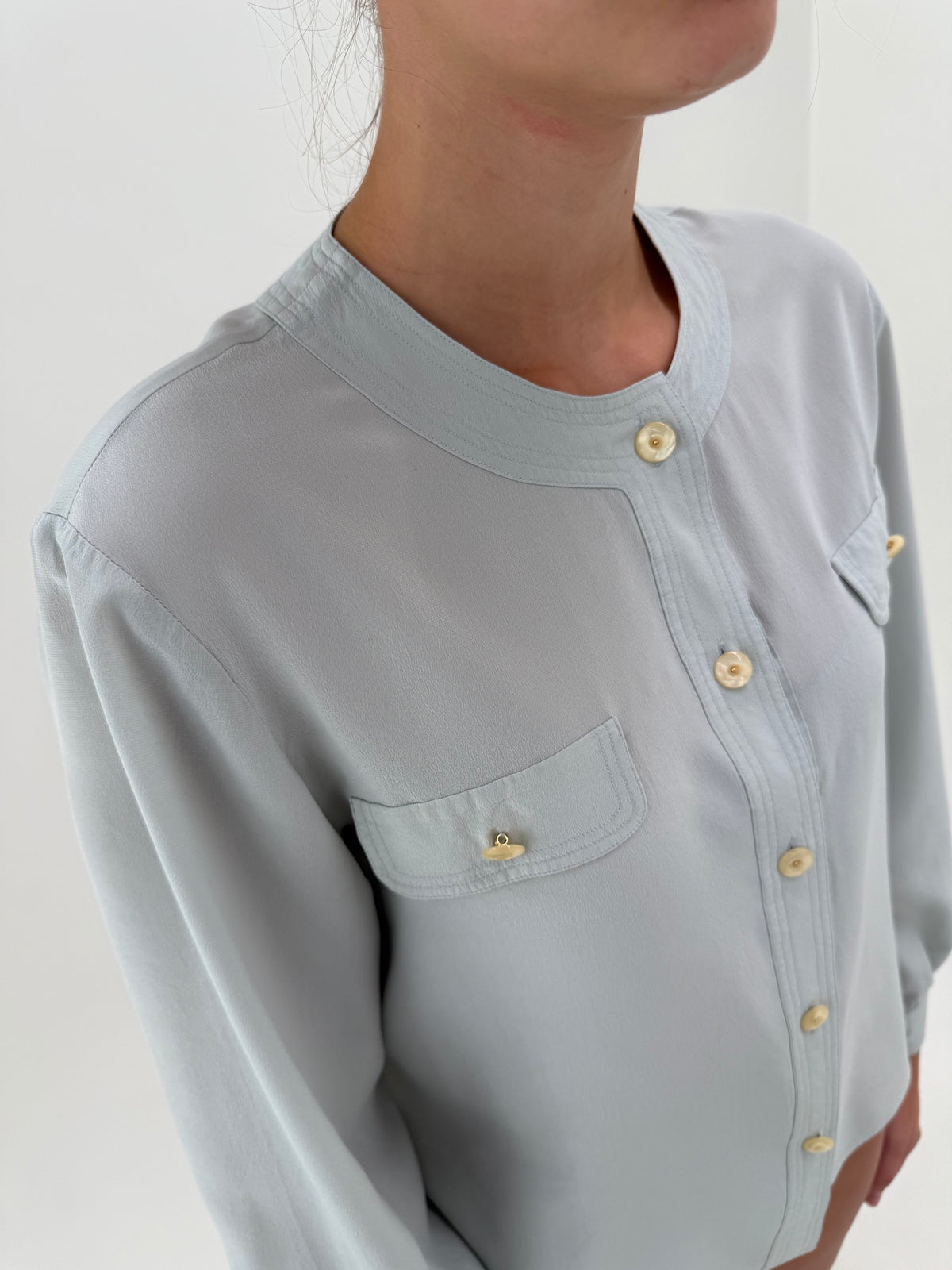 Cămașa italiana baby blue din mătase naturală în stil Chanel