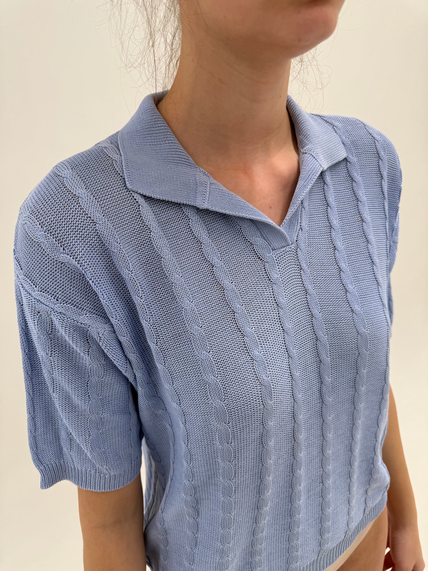 Top baby blue polo din tricot de bumbac premium cu torsade