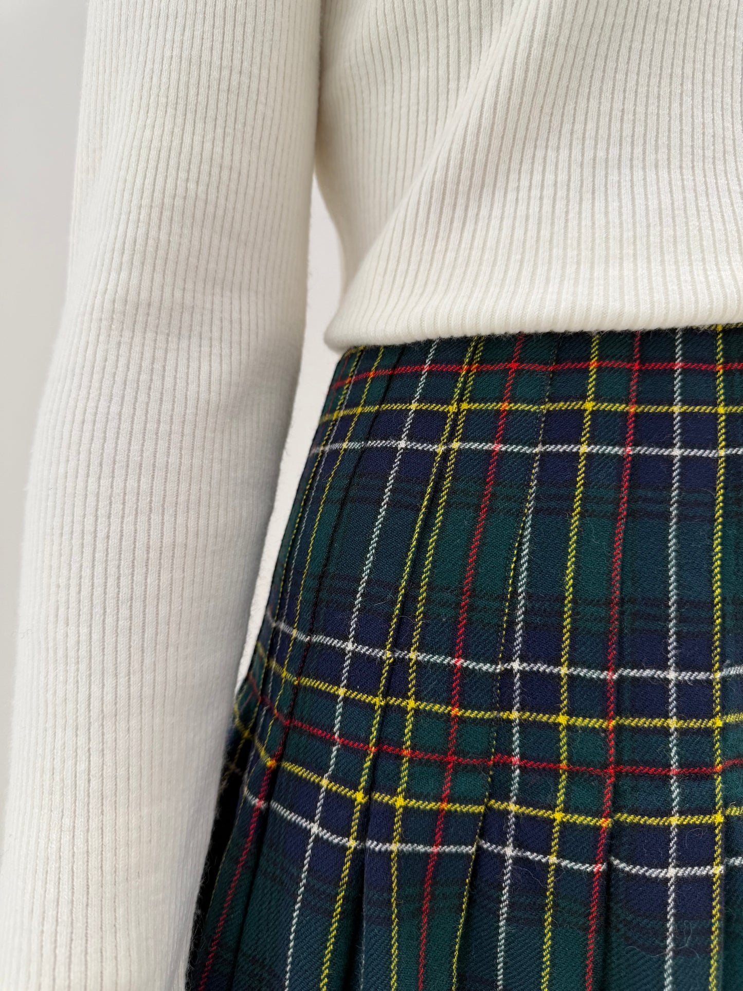 Fustă plisată din Tartan de lana în combinație clasică de culori