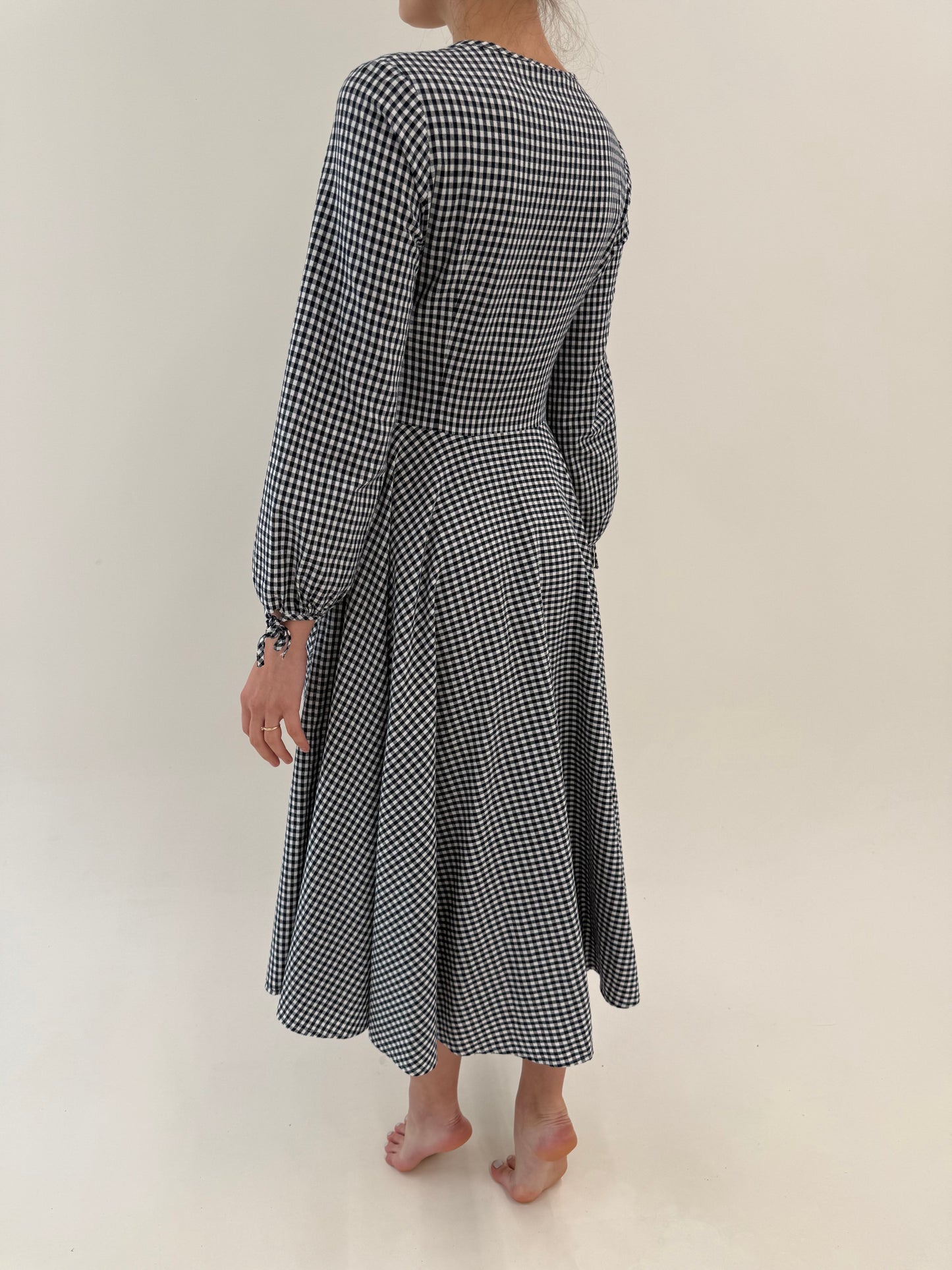 Rochie gingham din pânză premium în croi deosebit și talie ultra marcată