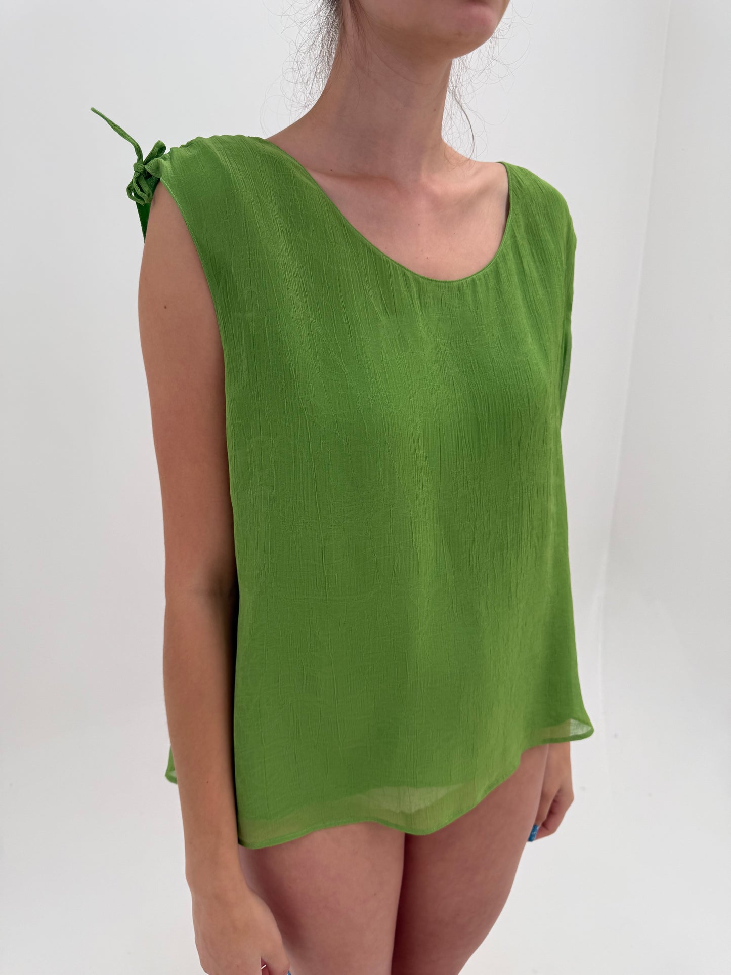 Top verde crud italian reglabil la umeri din creppe de vâscoza