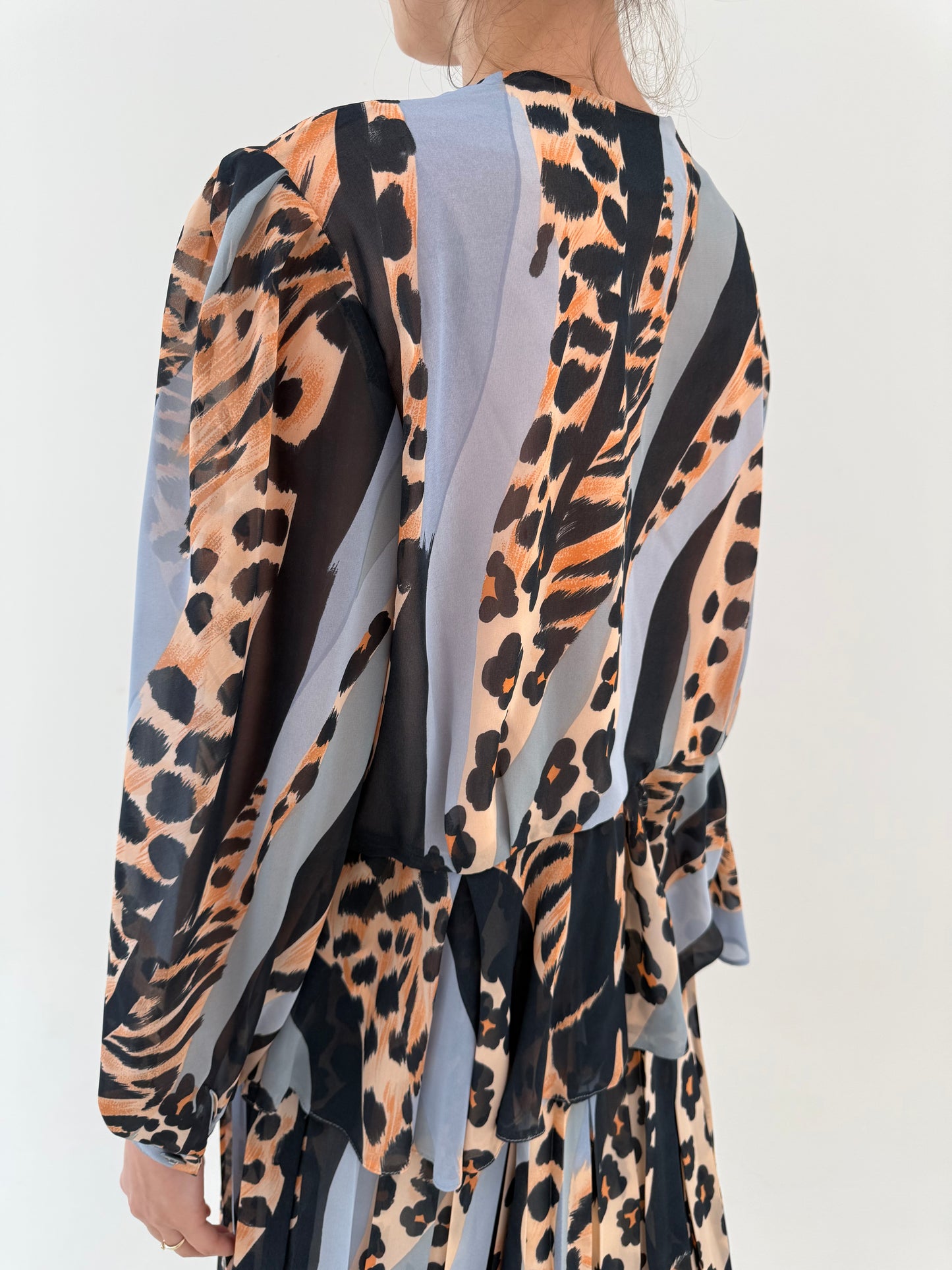 Set vintage cu animal print stilizat și fustă midi în A cu sacou / top cambrat