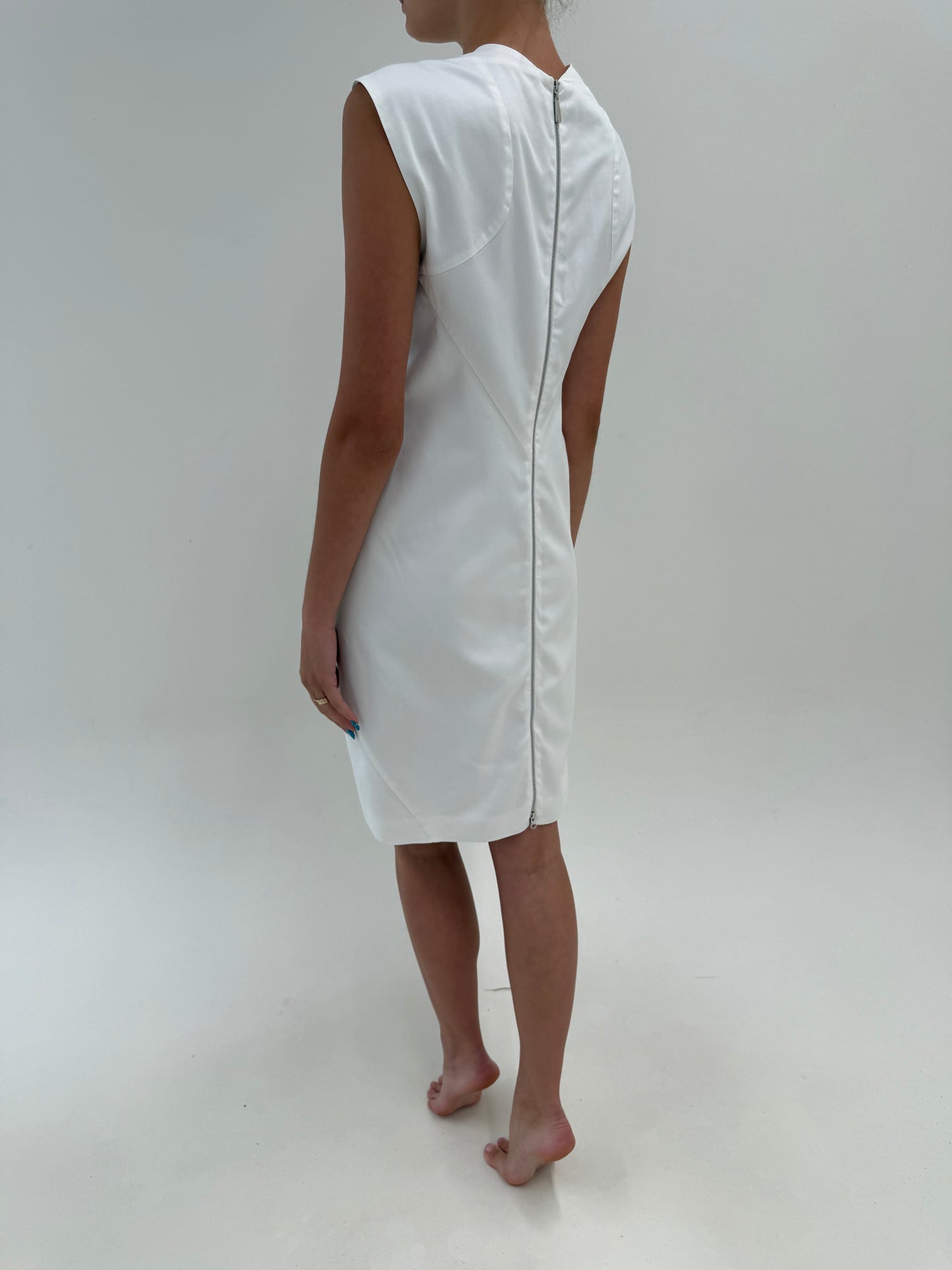 Rochie Escada în croi minimalist din poplin excepțional de bumbac