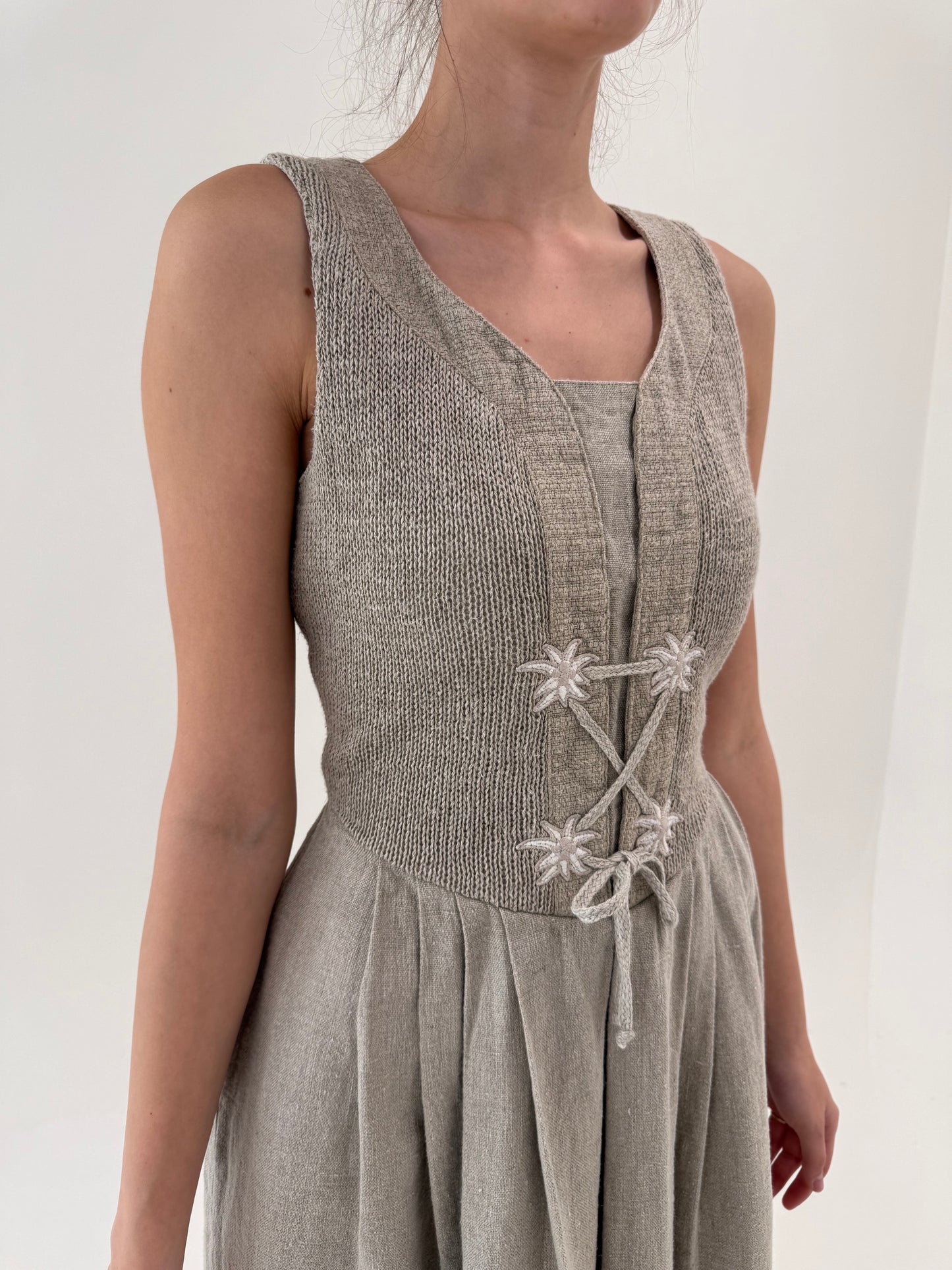 Rochie vintage maxi din pânză grea de in cu corsaj și buzunare