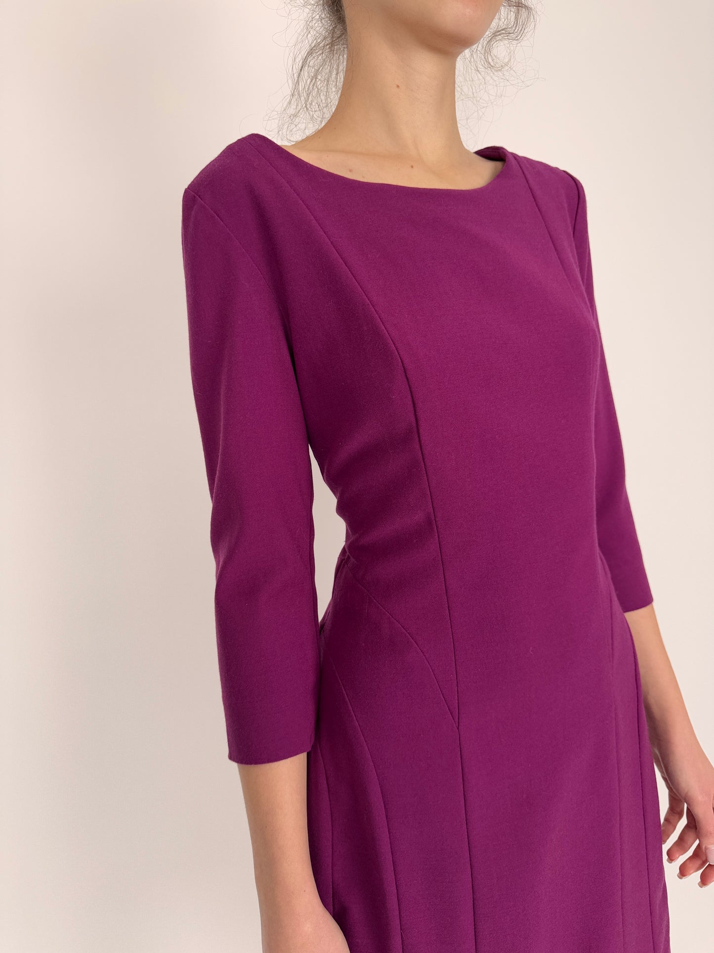 Rochie în croi minimalist dark magenta din stofă strech de lana